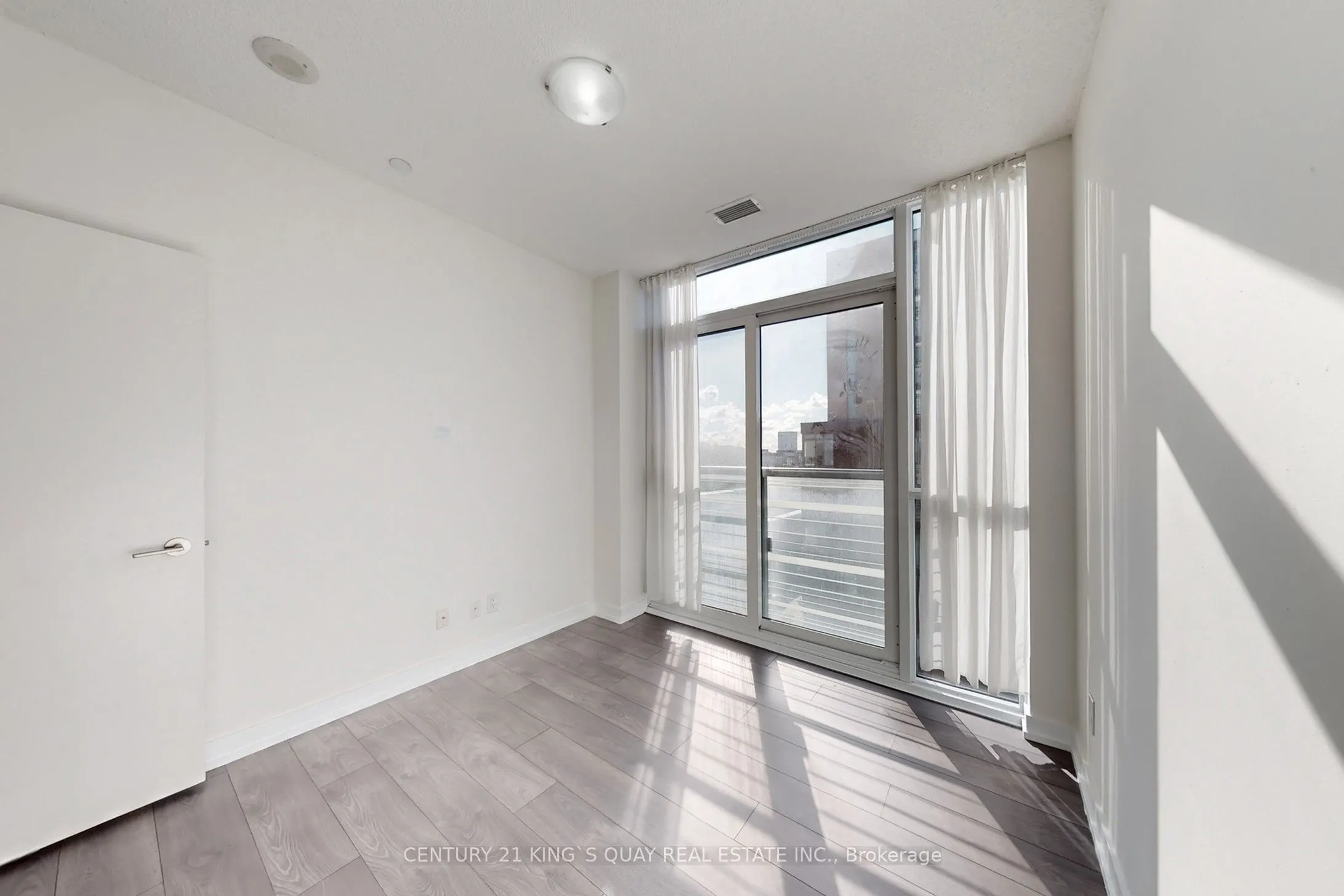 200 Sackville Street, #703