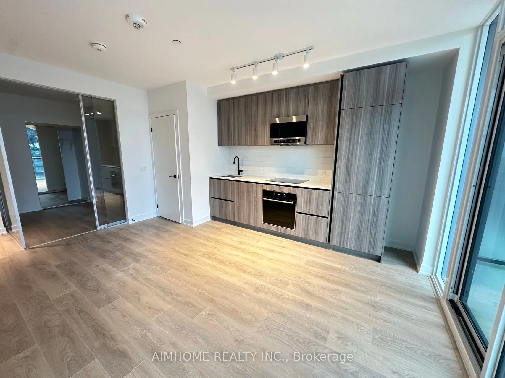 117 Broadway Avenue, #610
