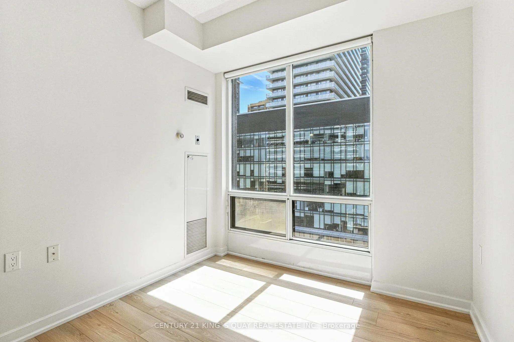 85 Bloor Street E, #810