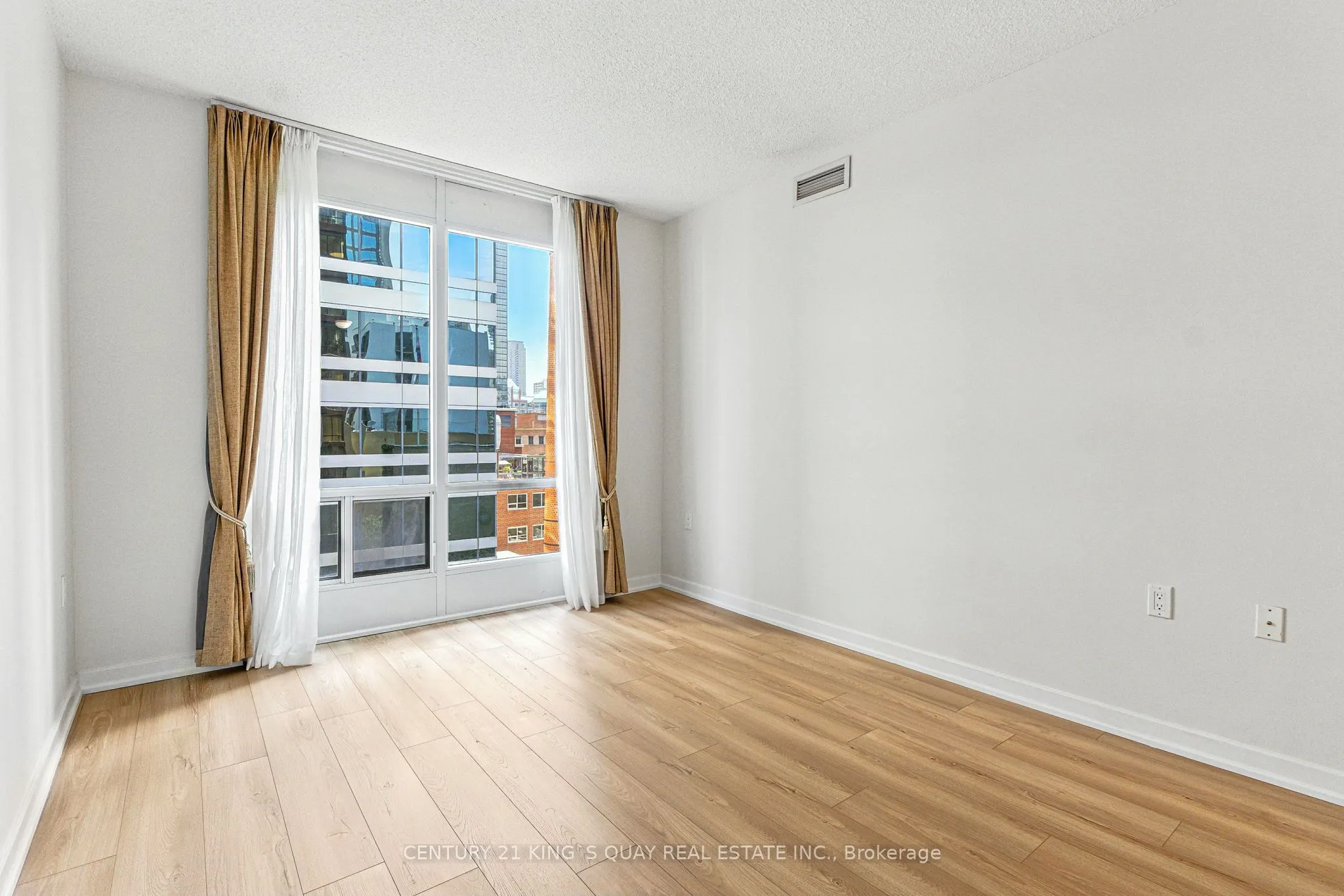85 Bloor Street E, #810