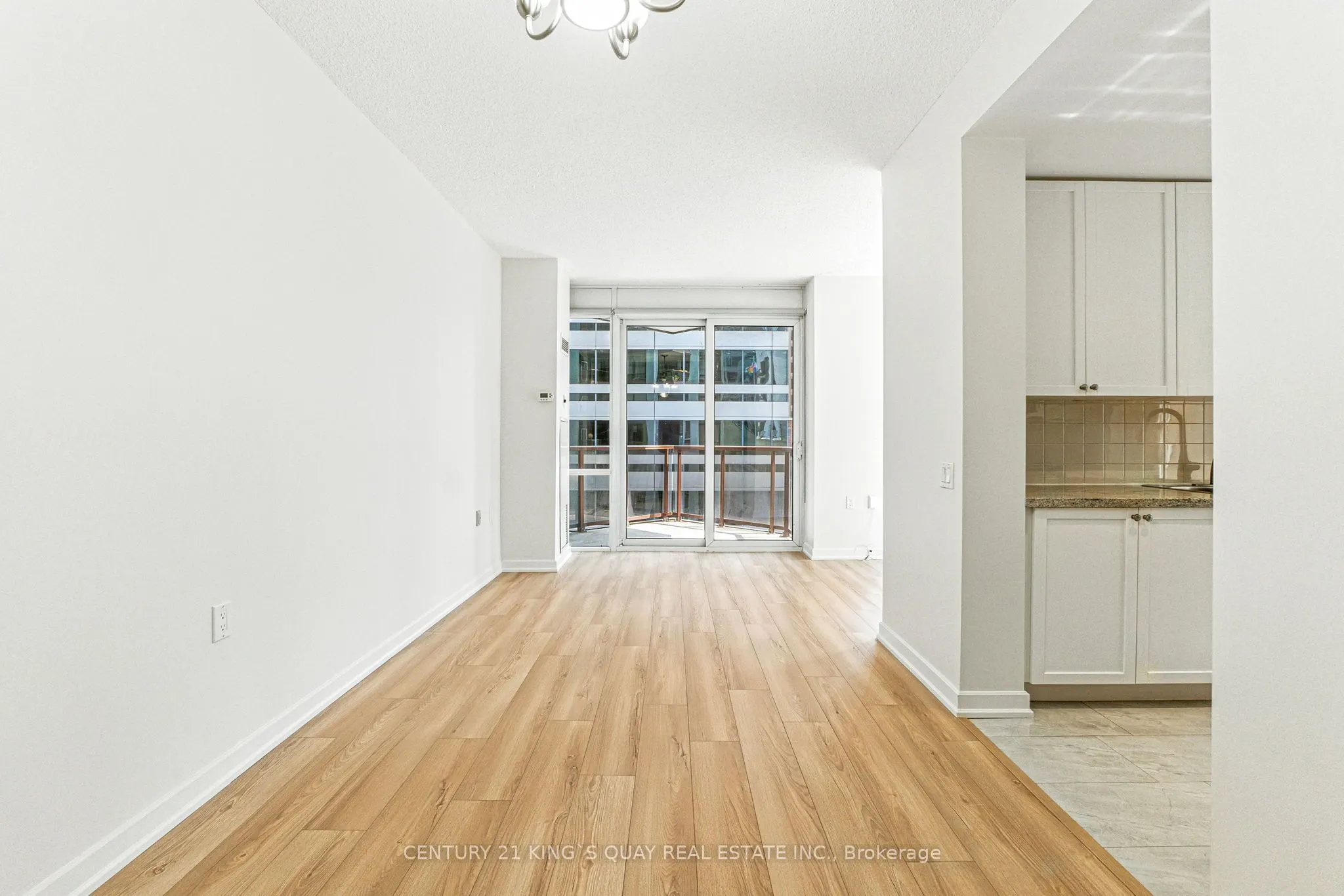 85 Bloor Street E, #810