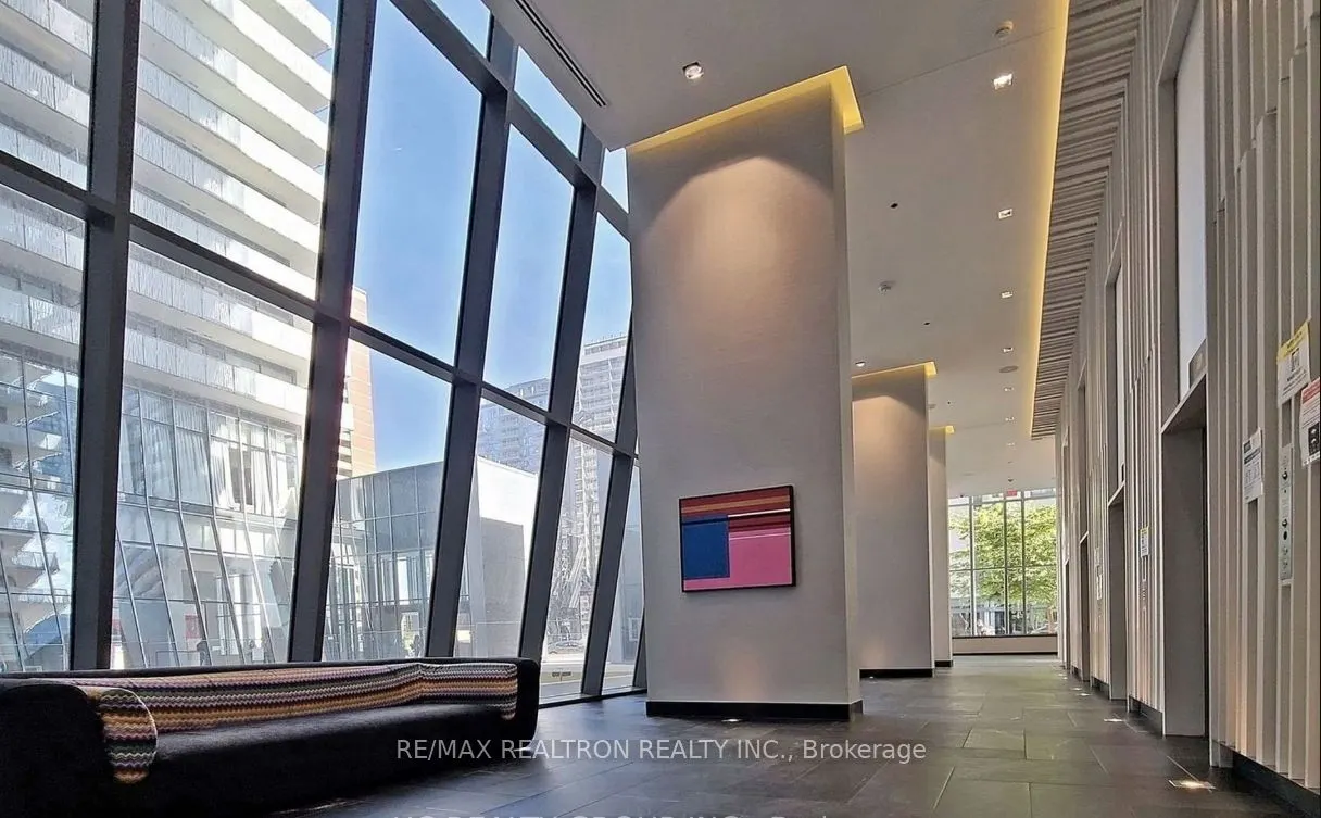 42 charles Street E, #1710