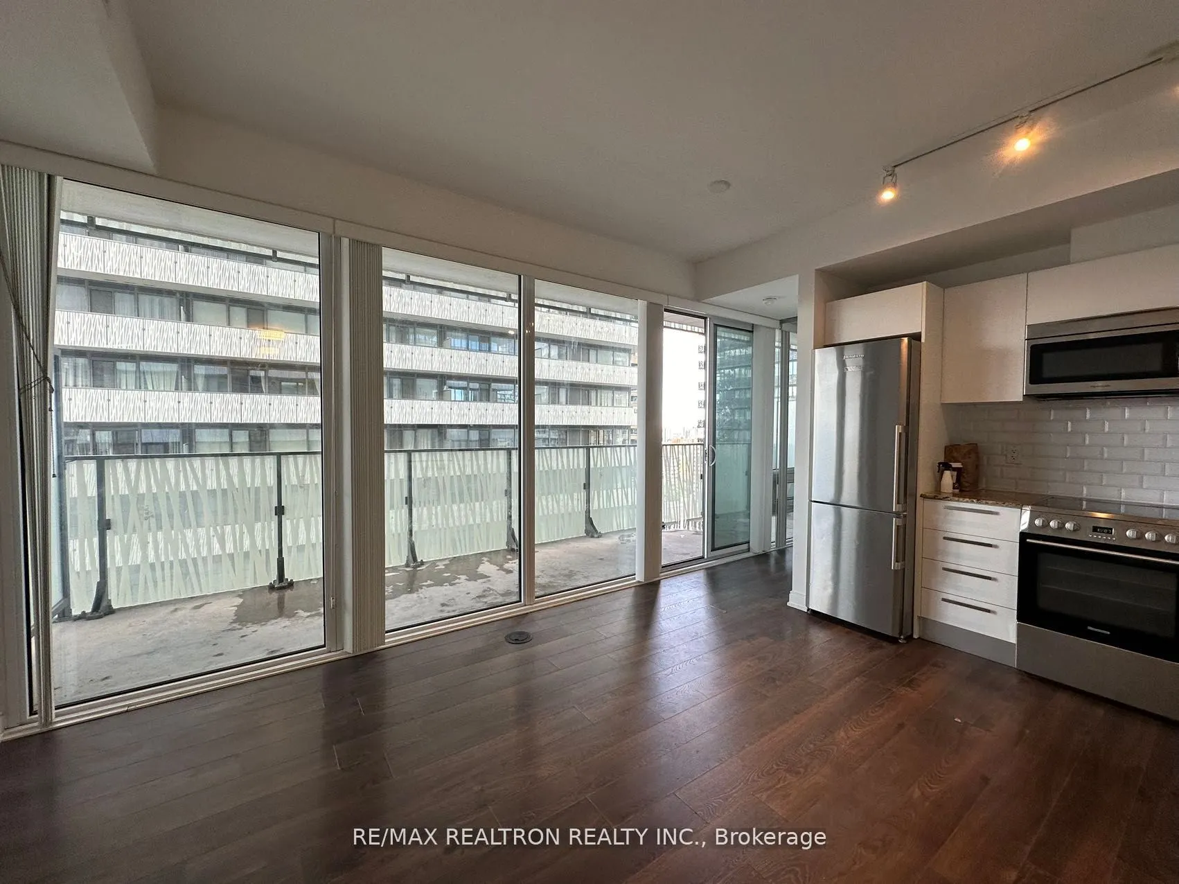 42 charles Street E, #1710