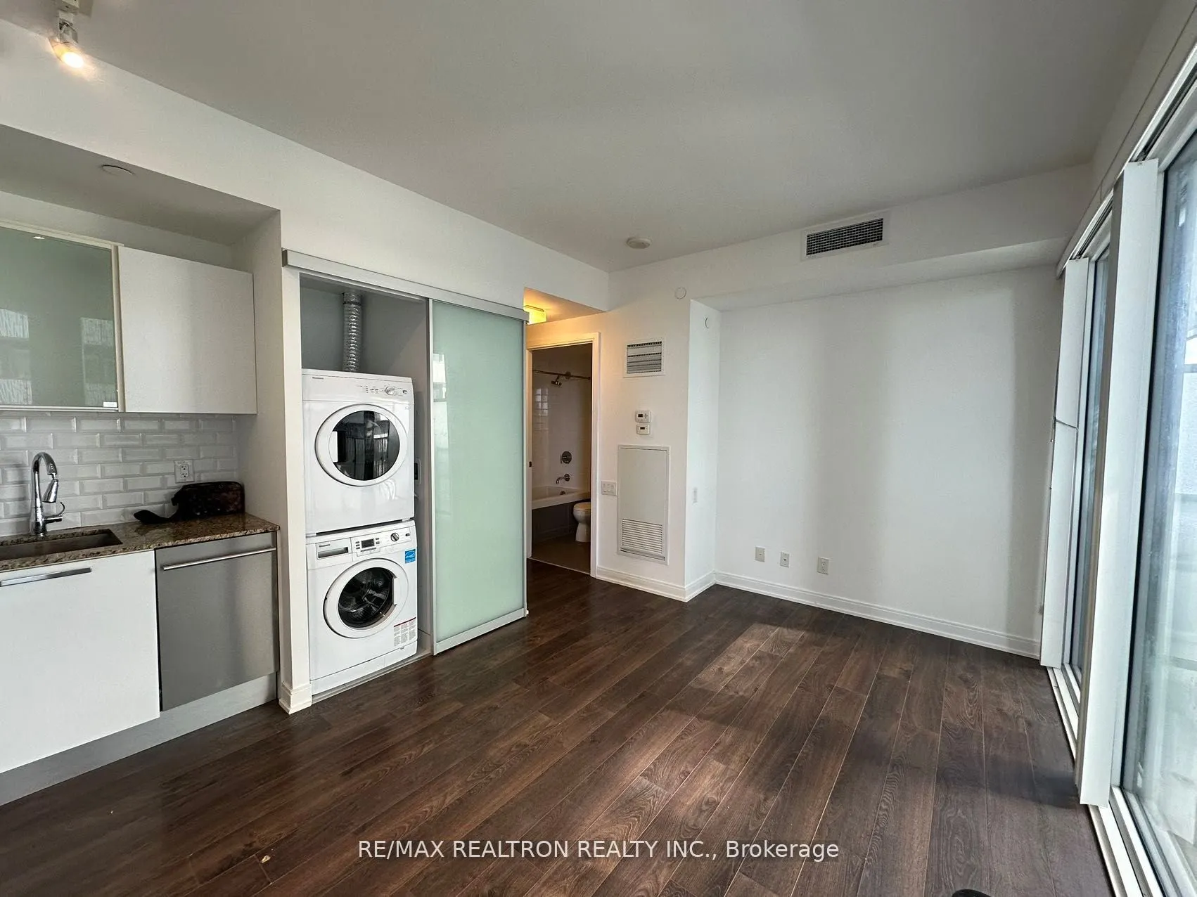 42 charles Street E, #1710