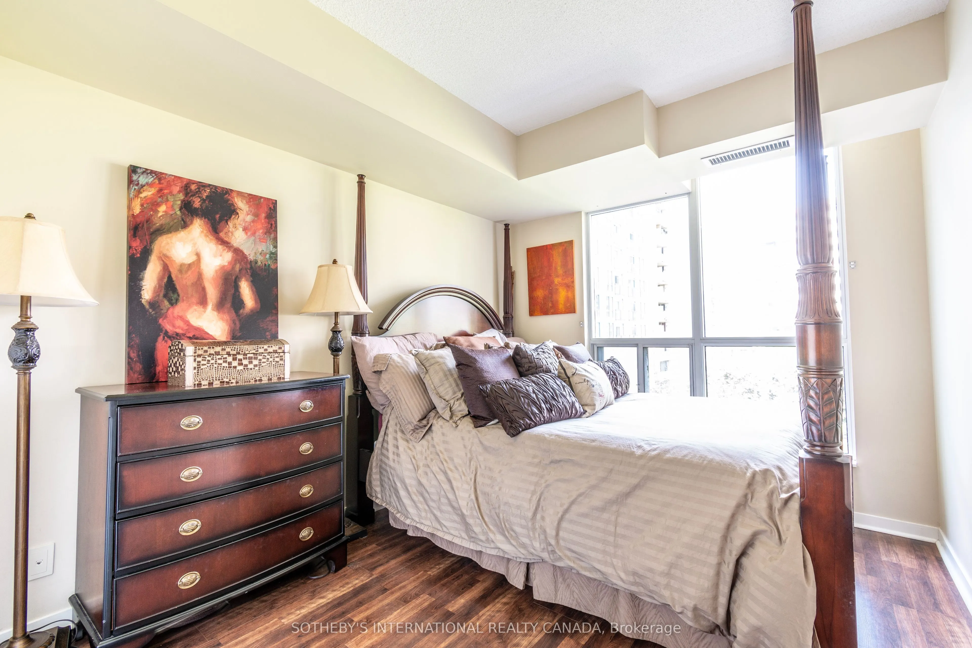 76 Shuter Street, #502