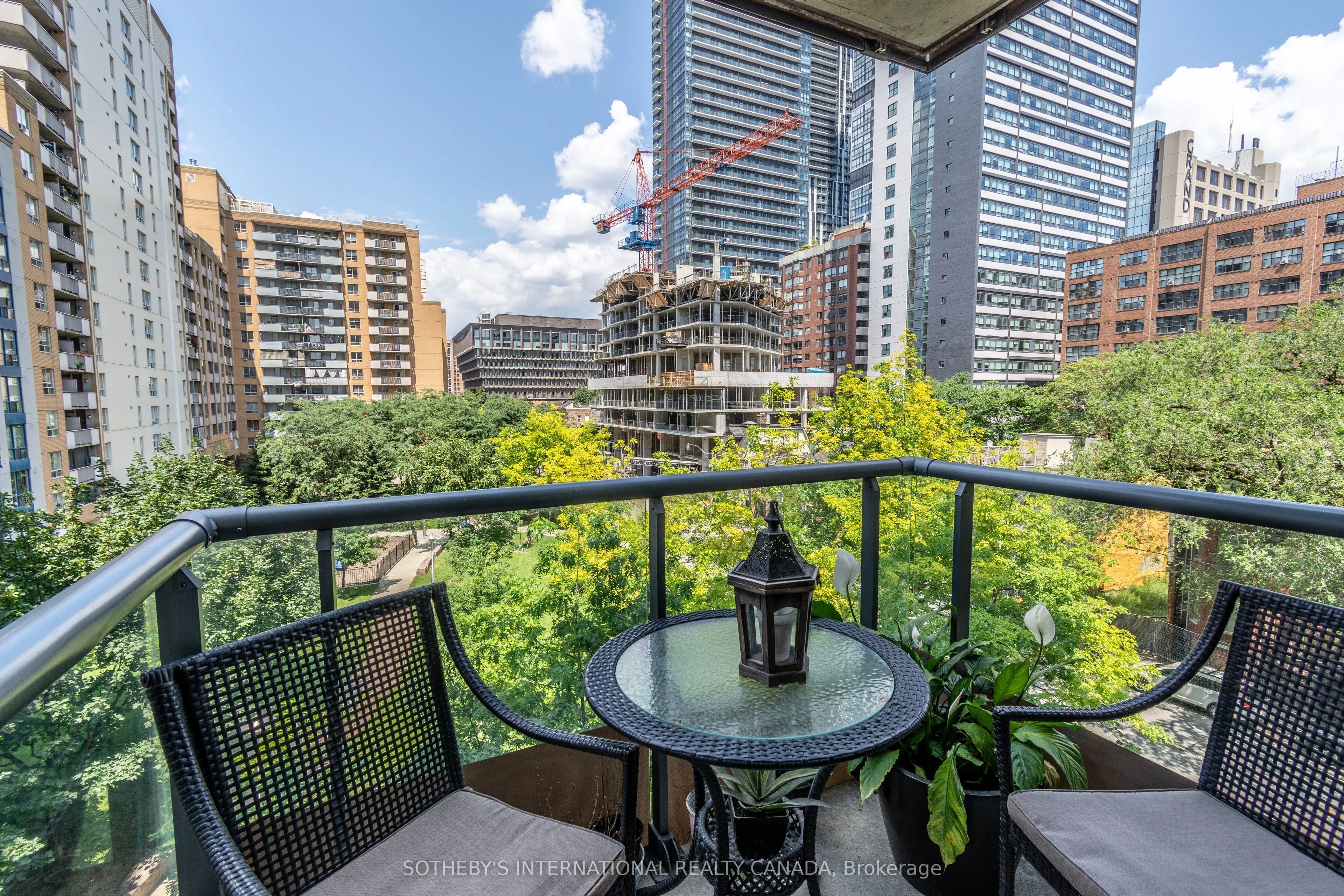 76 Shuter Street, #502