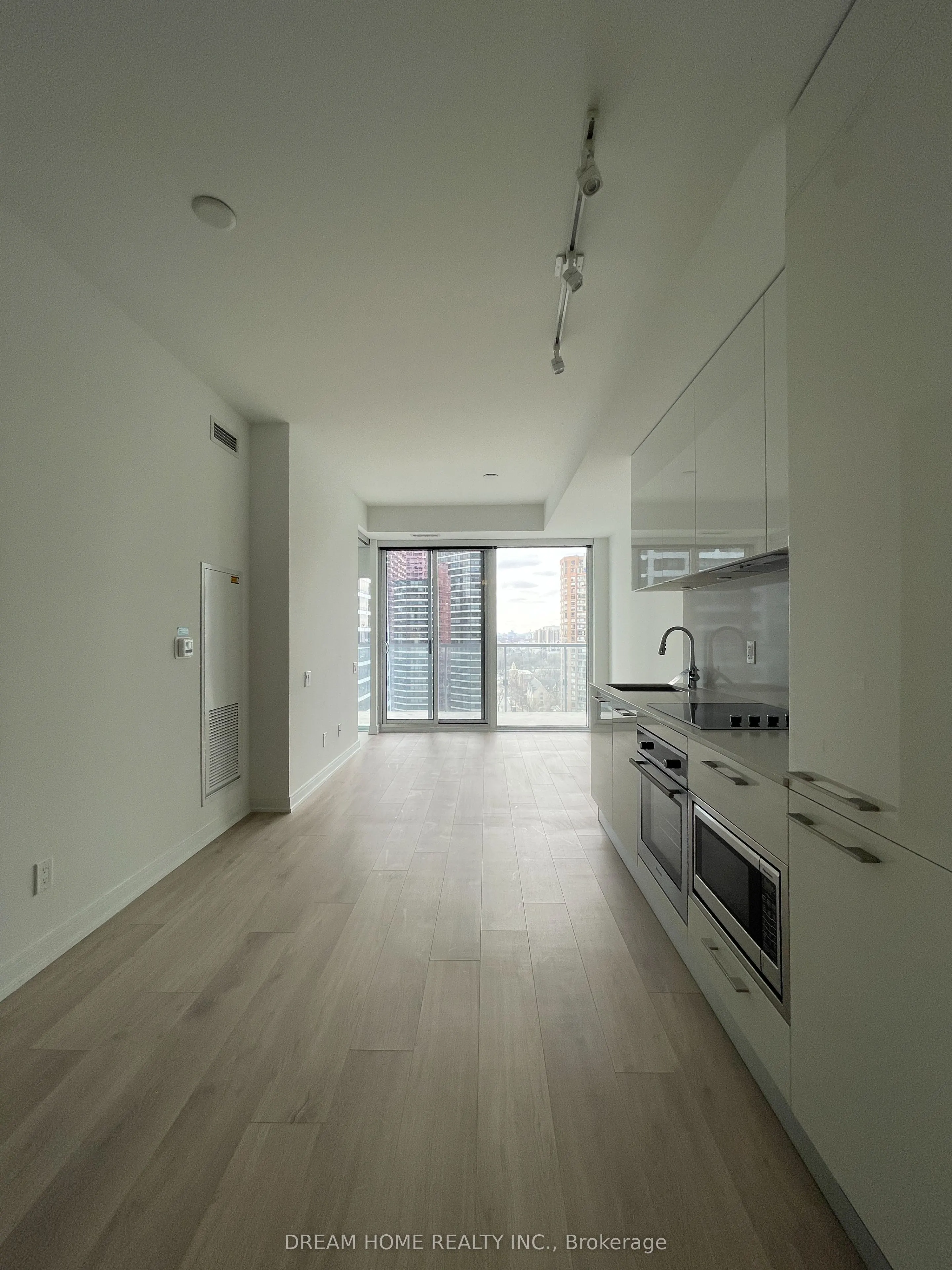3 Gloucester Street, #1810