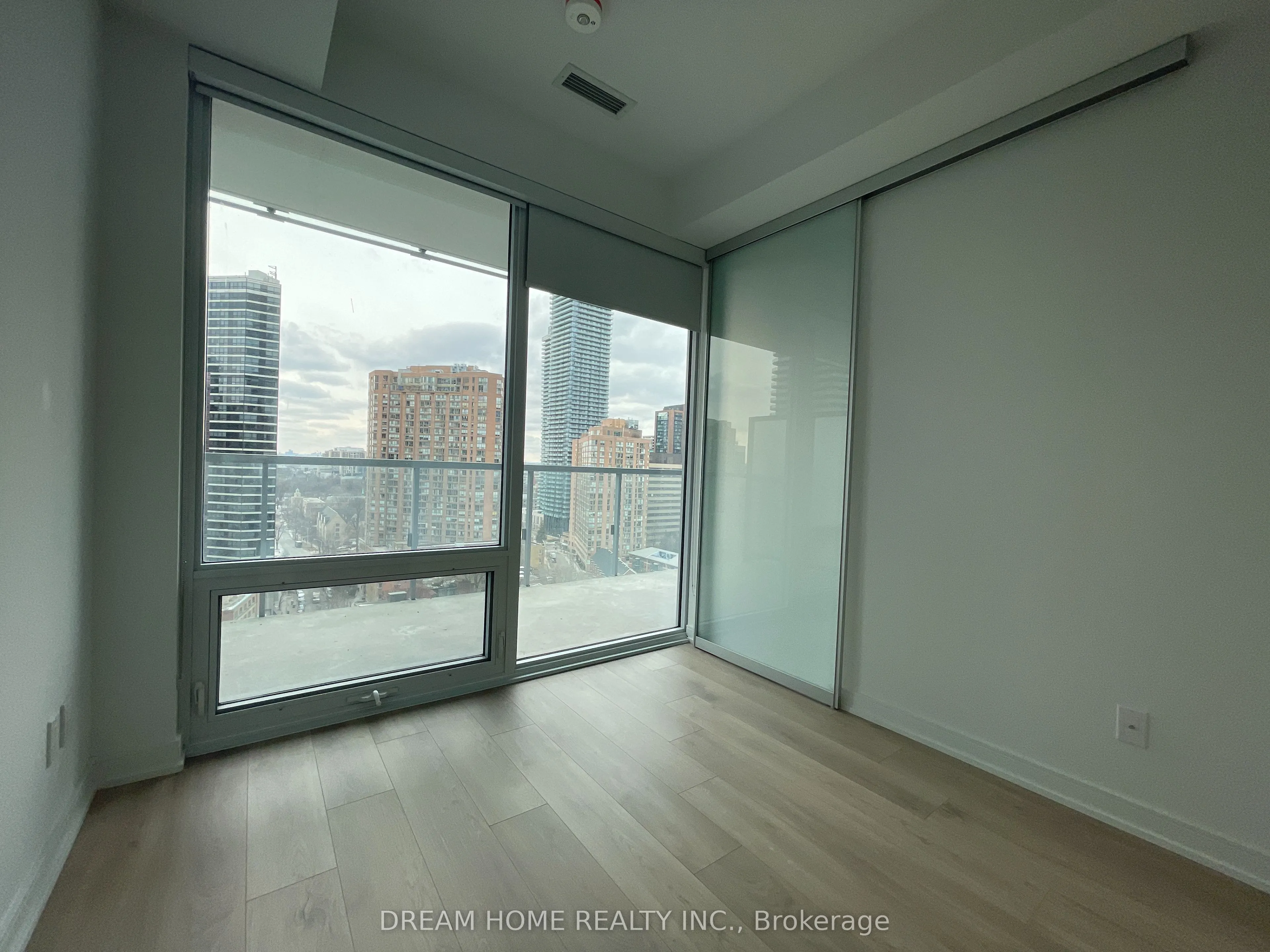 3 Gloucester Street, #1810