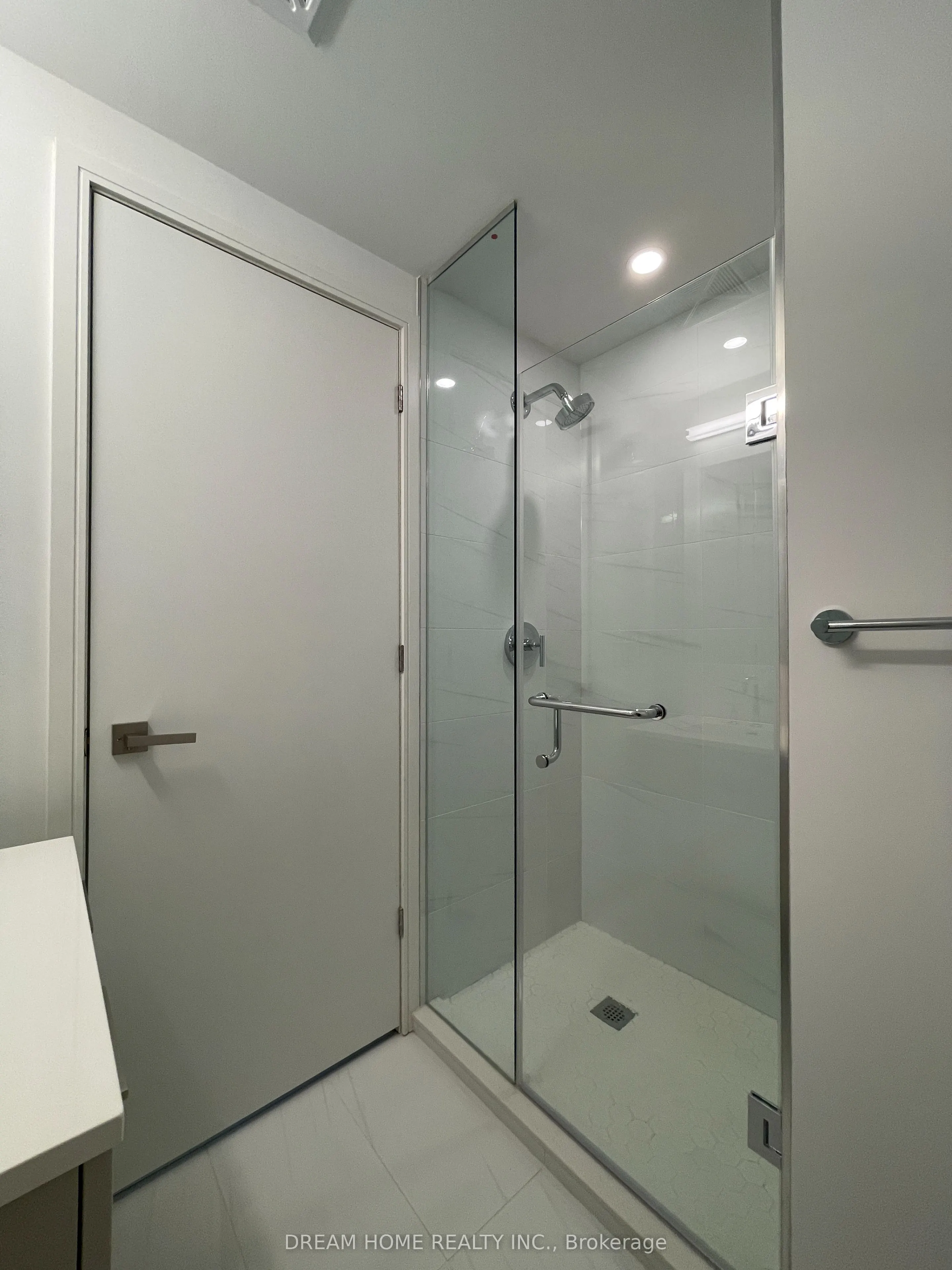 3 Gloucester Street, #1810