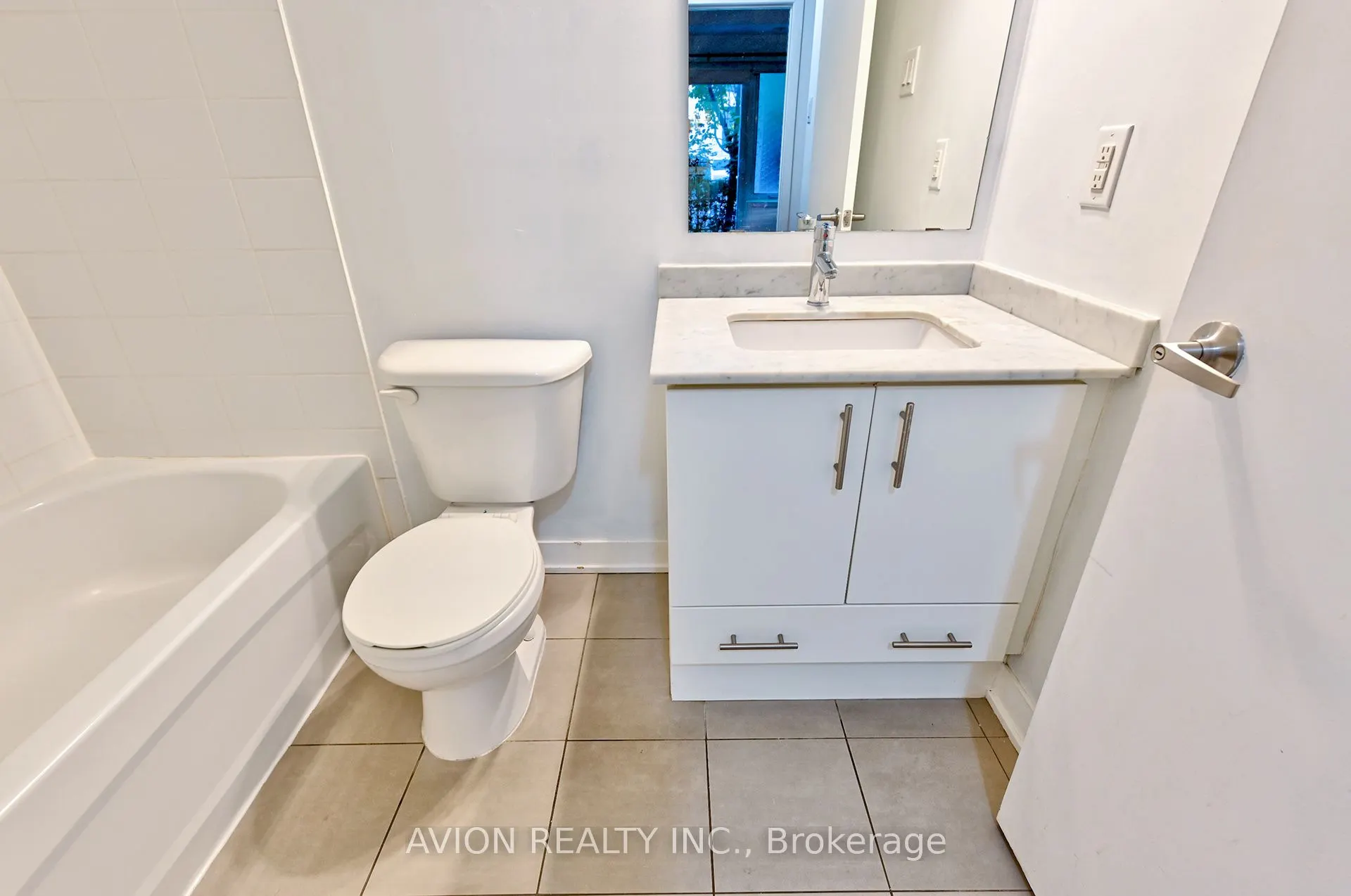 13 Oak Street, #4