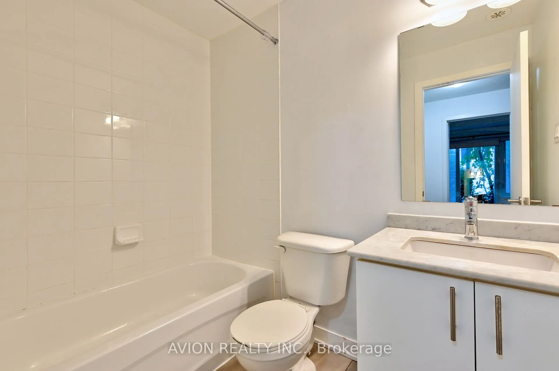 13 Oak Street, #4