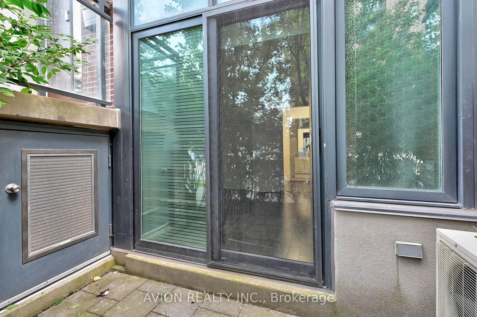13 Oak Street, #4