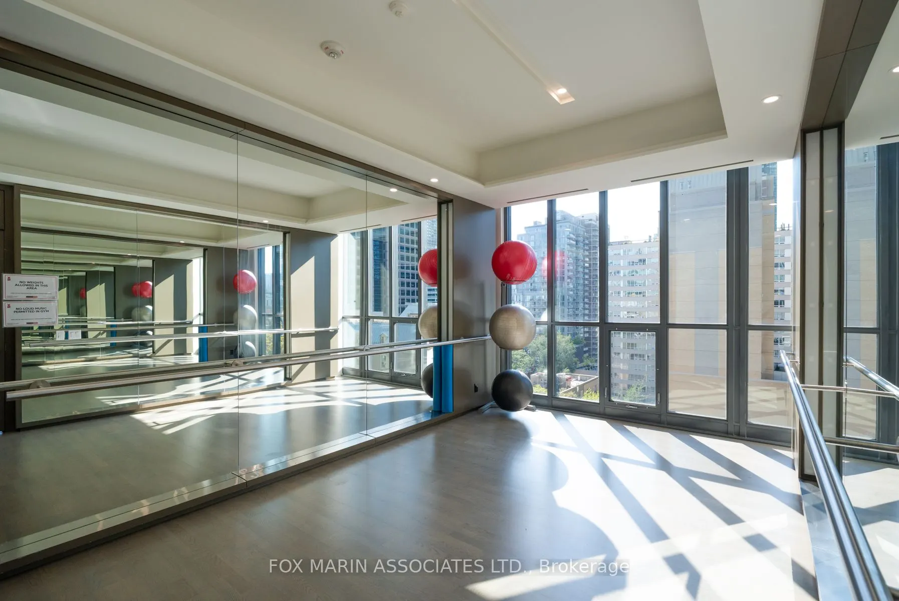 101 Charles Street E, #4006
