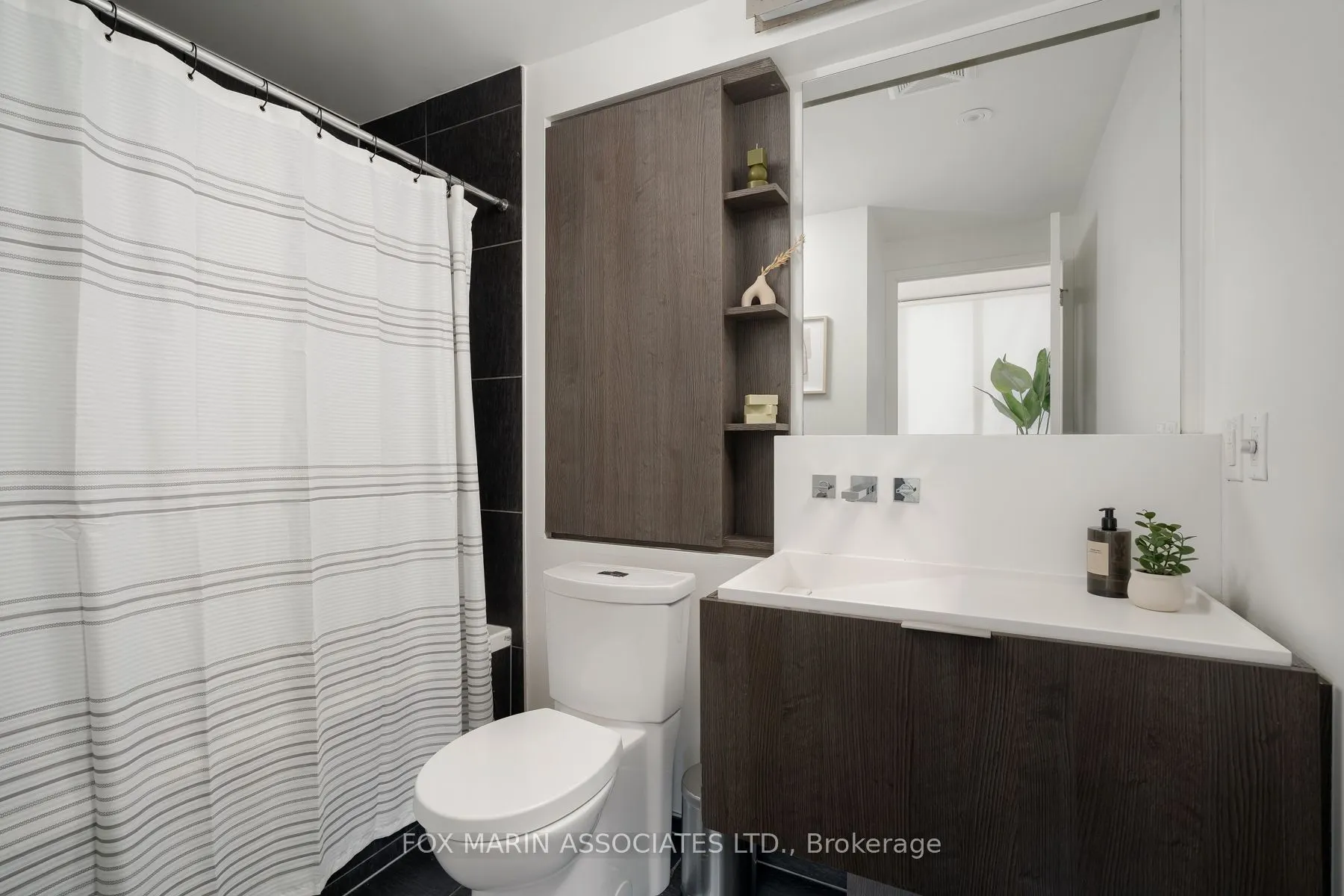101 Charles Street E, #4006