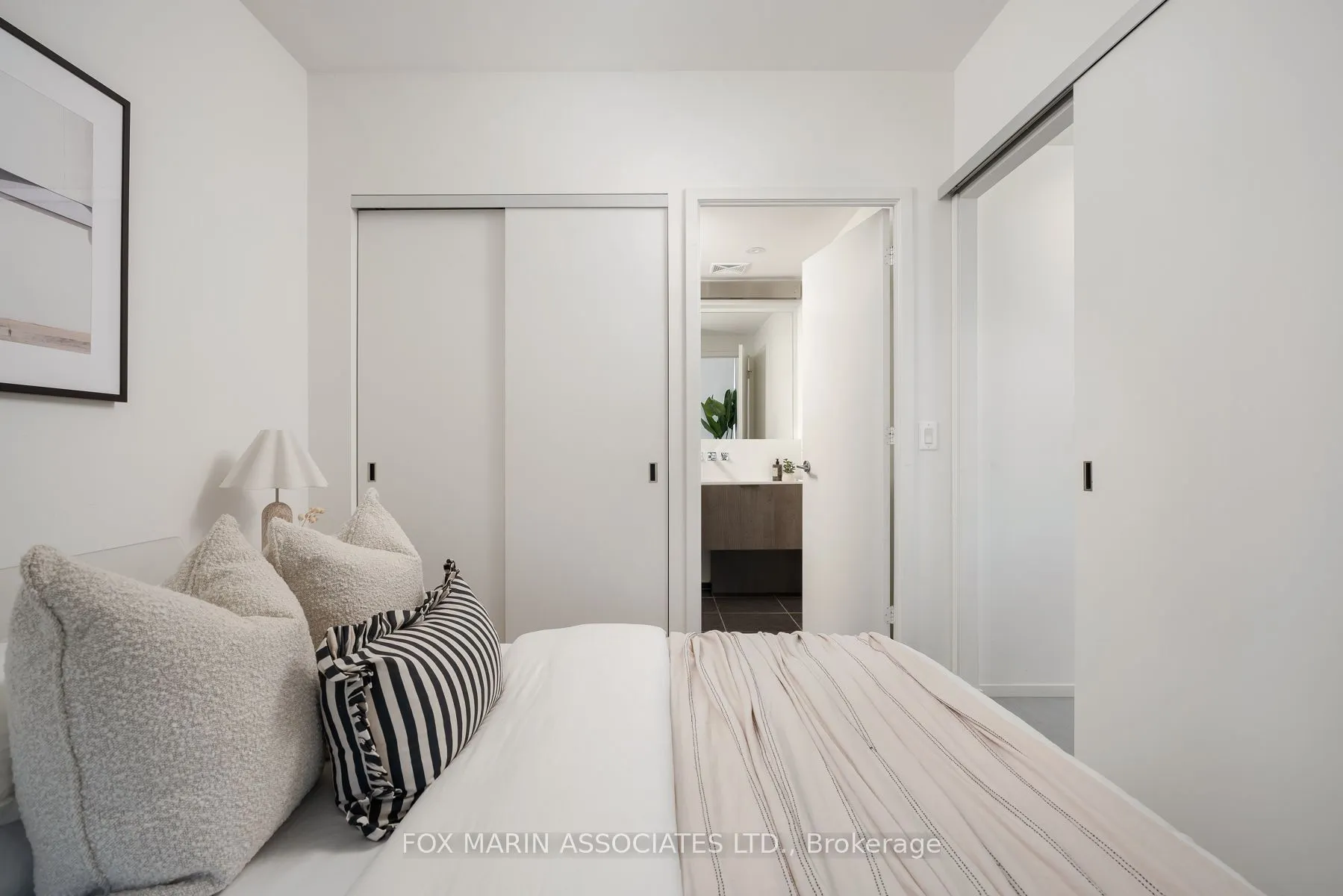 101 Charles Street E, #4006