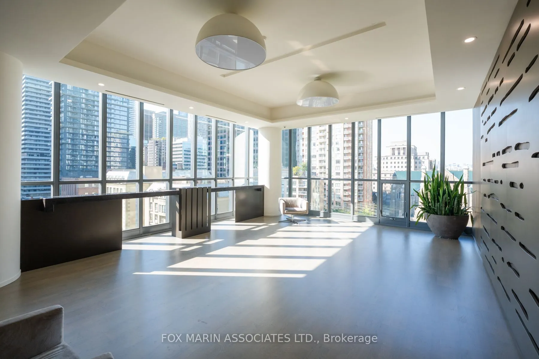 101 Charles Street E, #4006