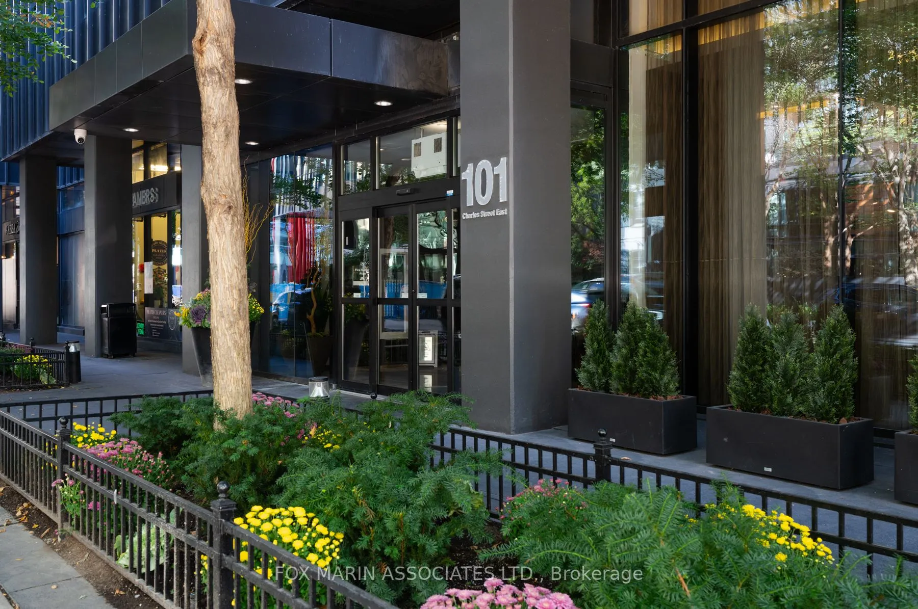 101 Charles Street E, #4006