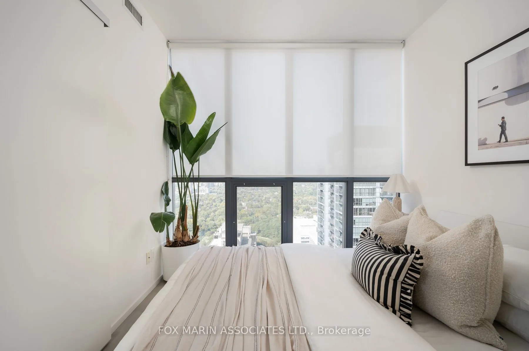101 Charles Street E, #4006