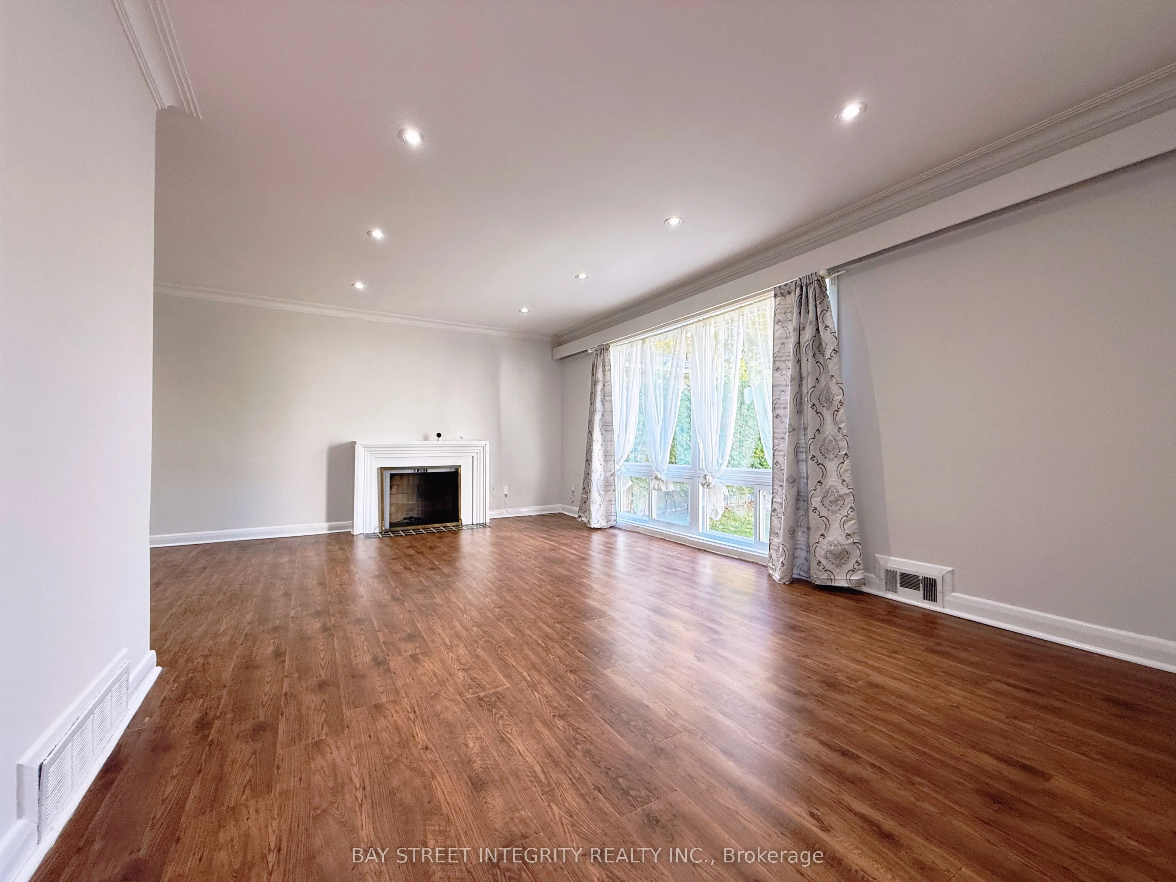 143 Munro Boulevard