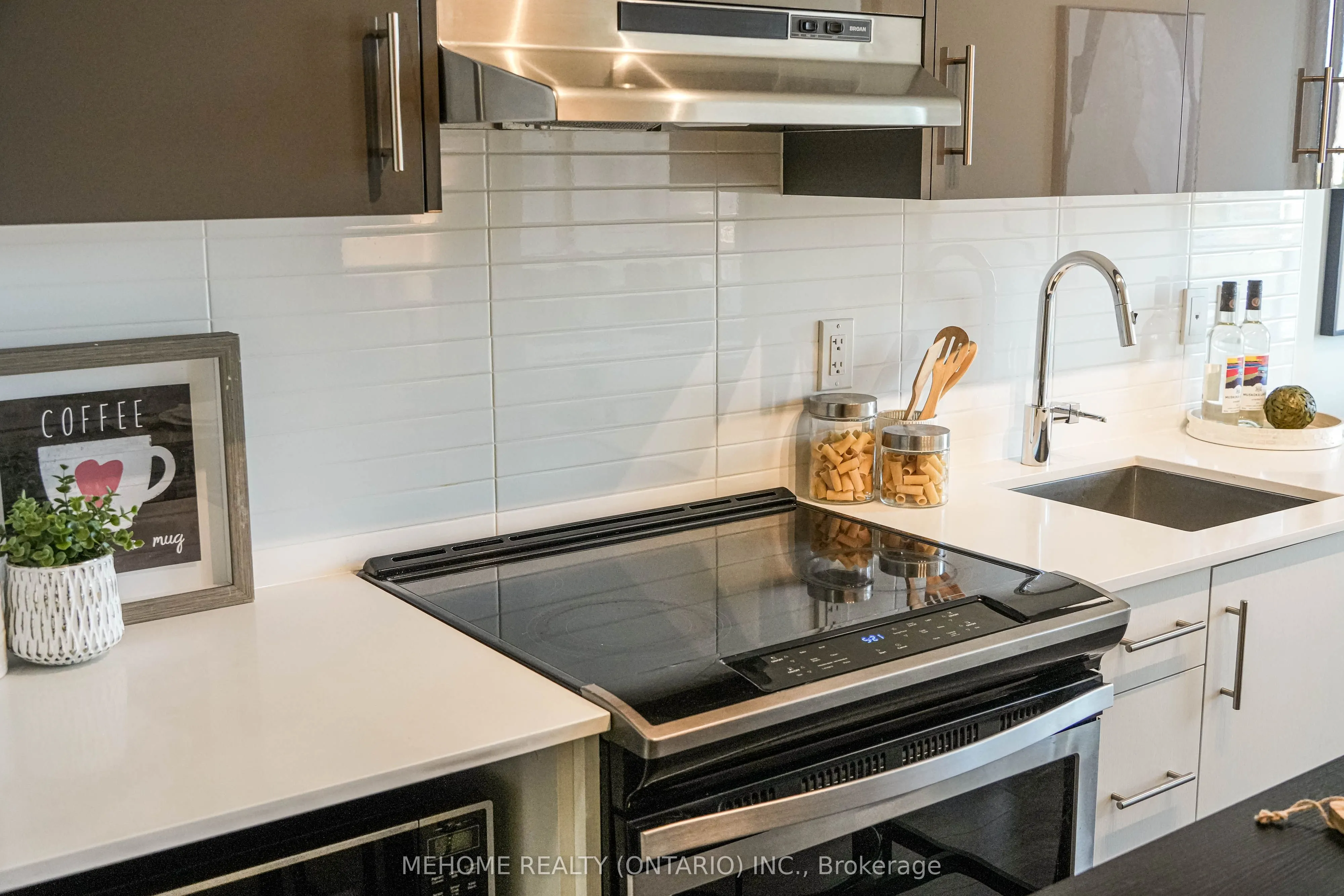 180 Fairview Mall Drive, #905