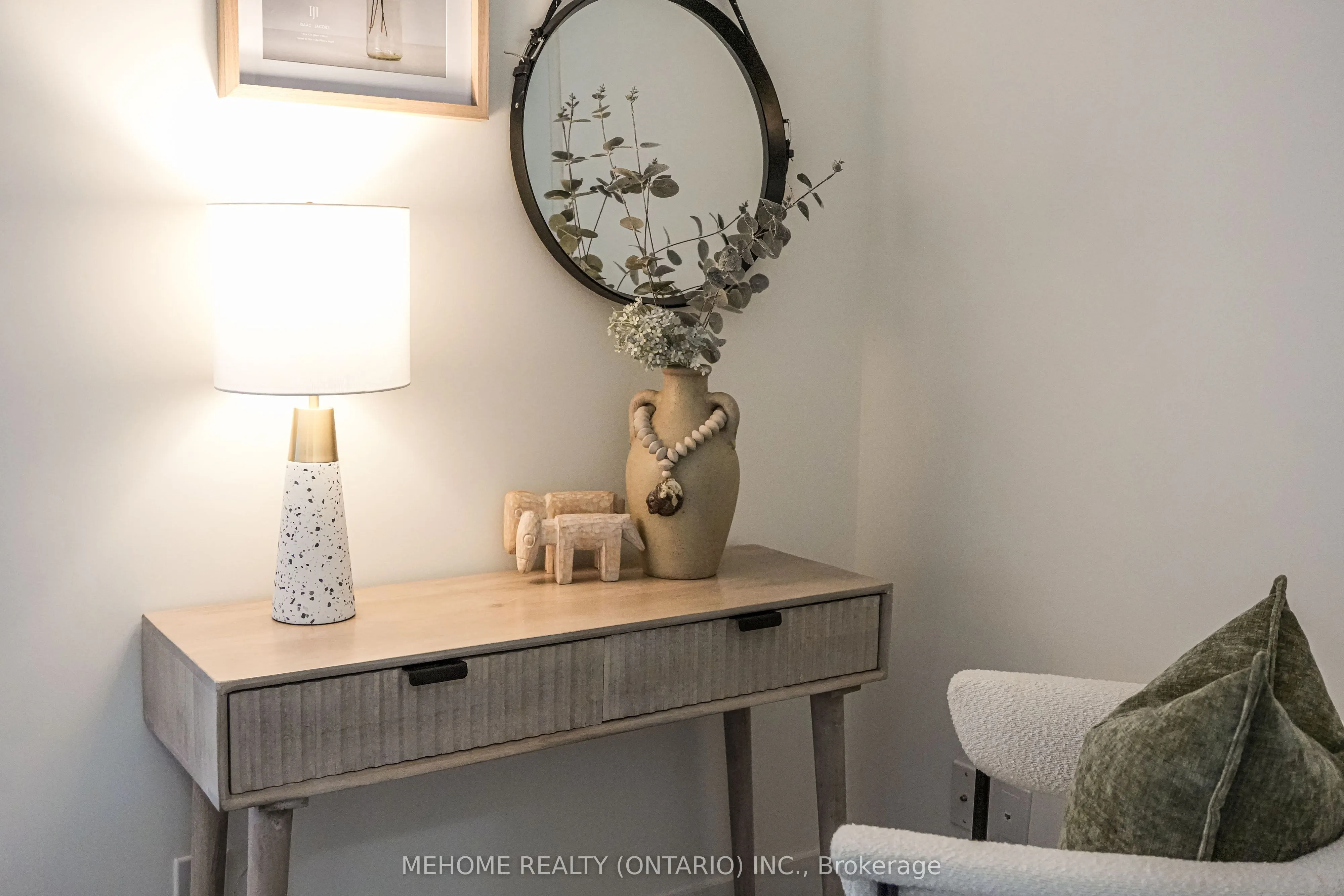 180 Fairview Mall Drive, #905