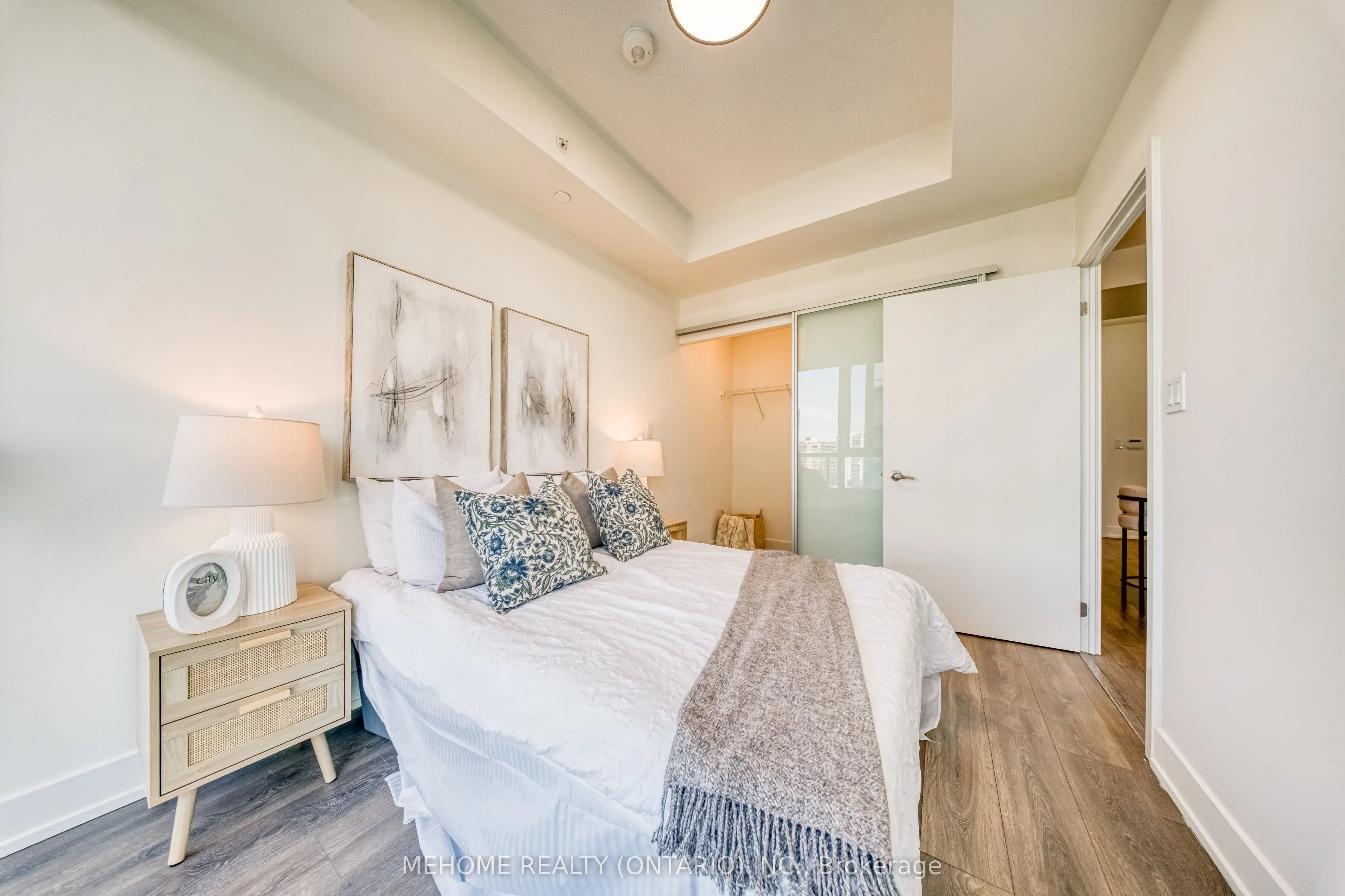 180 Fairview Mall Drive, #905