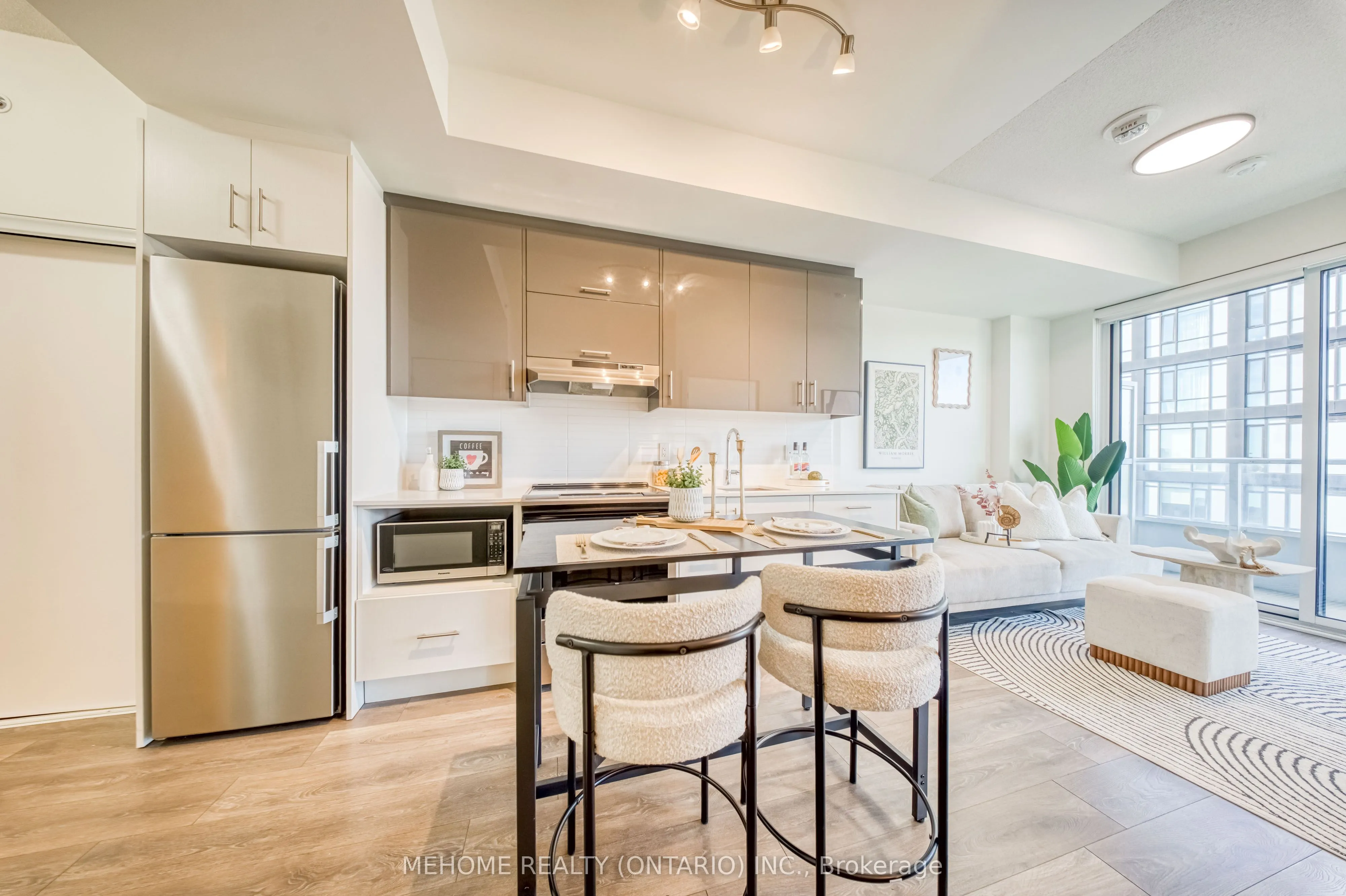 180 Fairview Mall Drive, #905