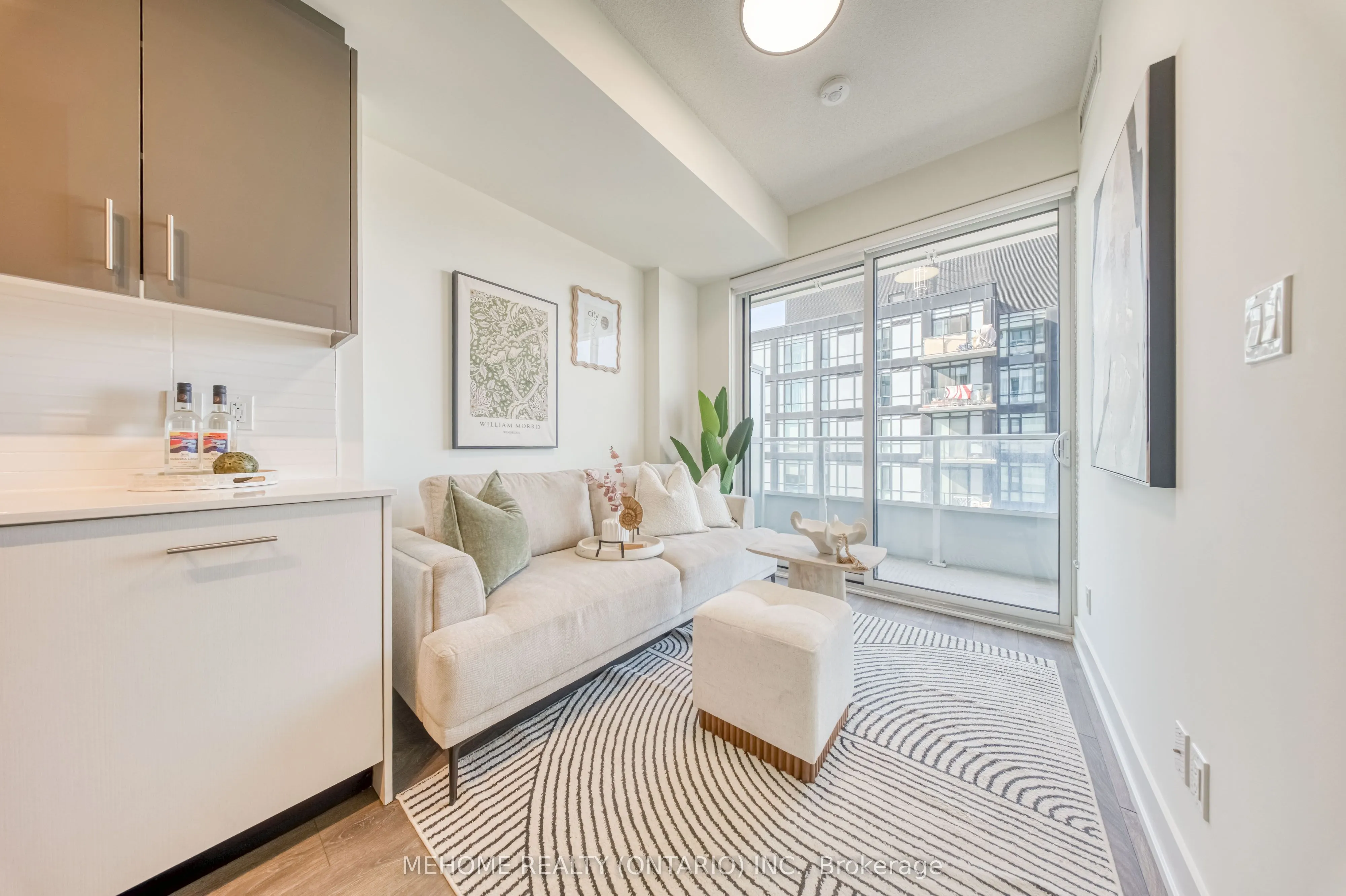 180 Fairview Mall Drive, #905