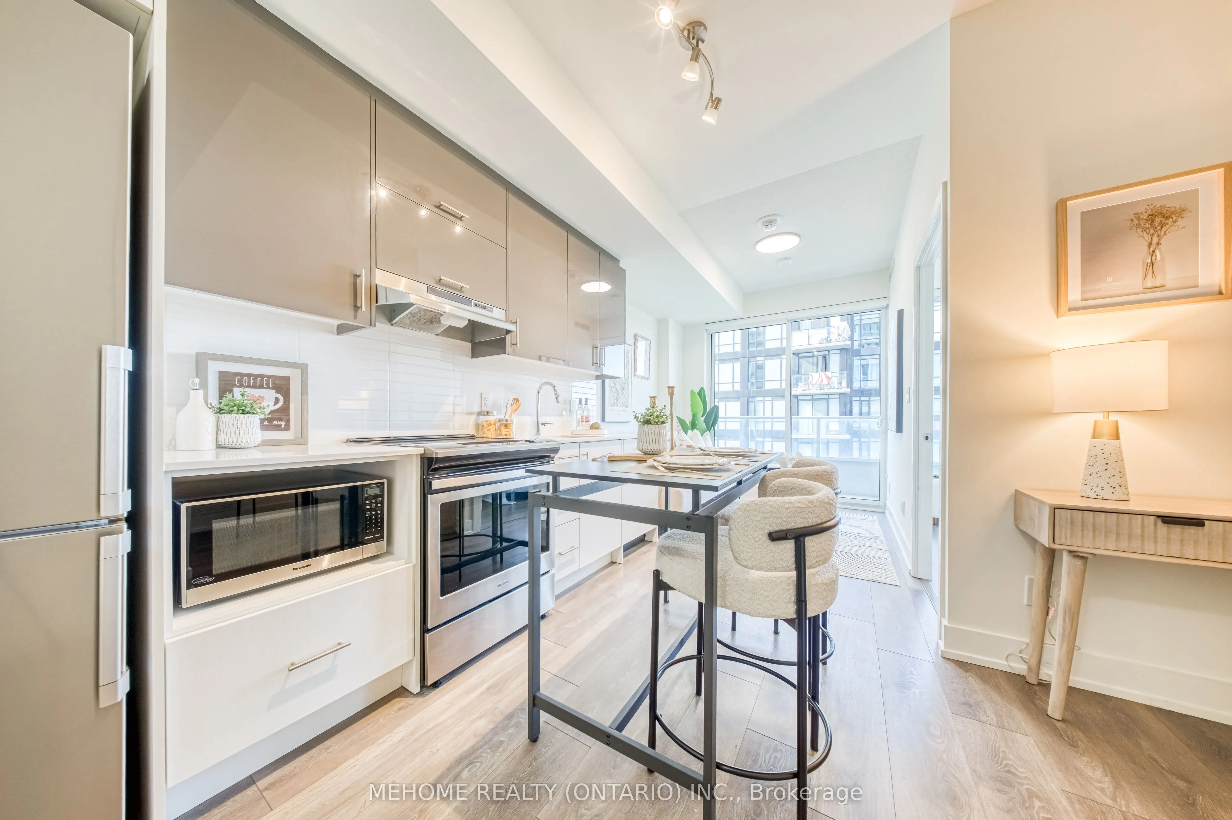 180 Fairview Mall Drive, #905