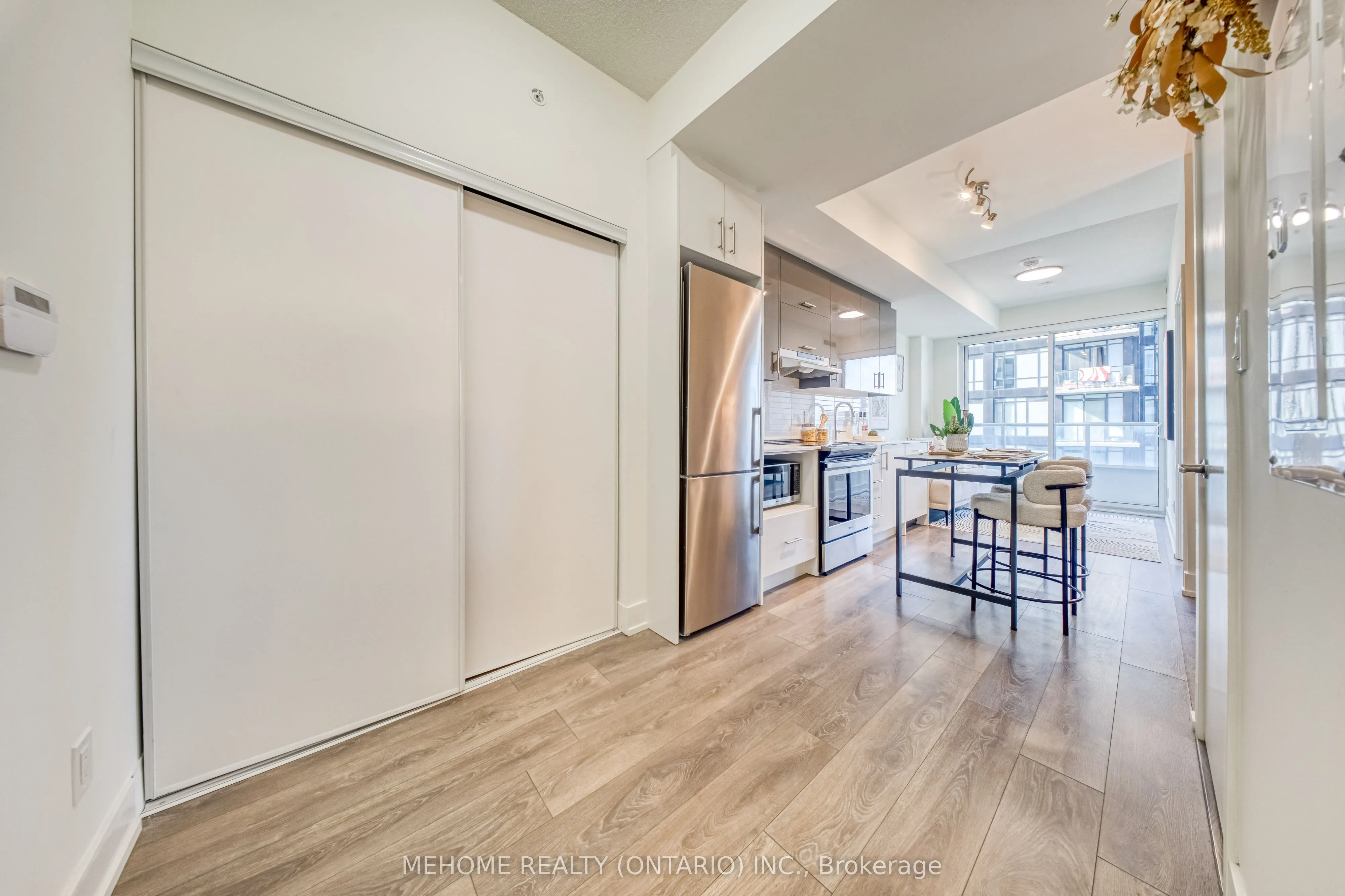 180 Fairview Mall Drive, #905