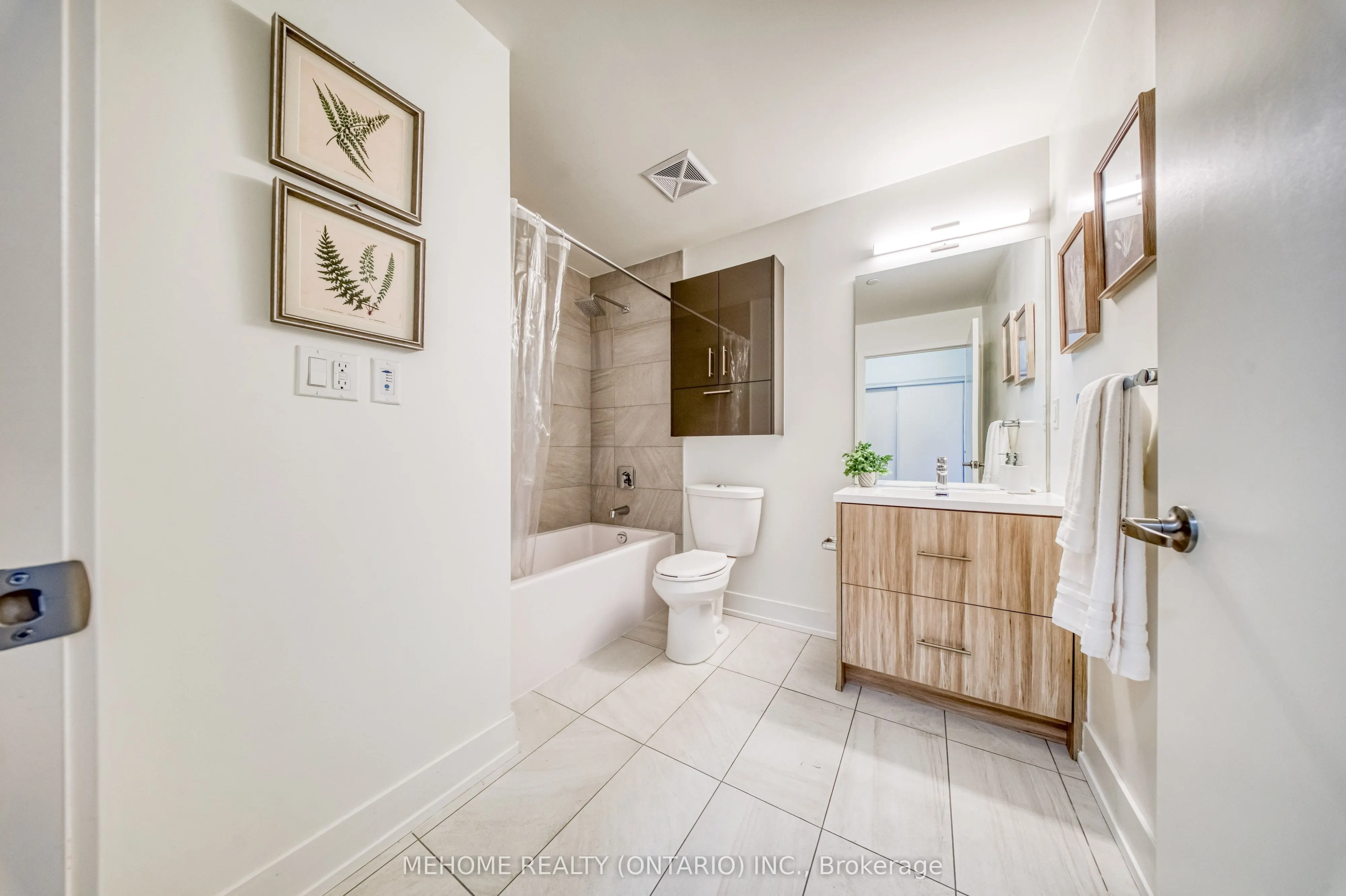 180 Fairview Mall Drive, #905