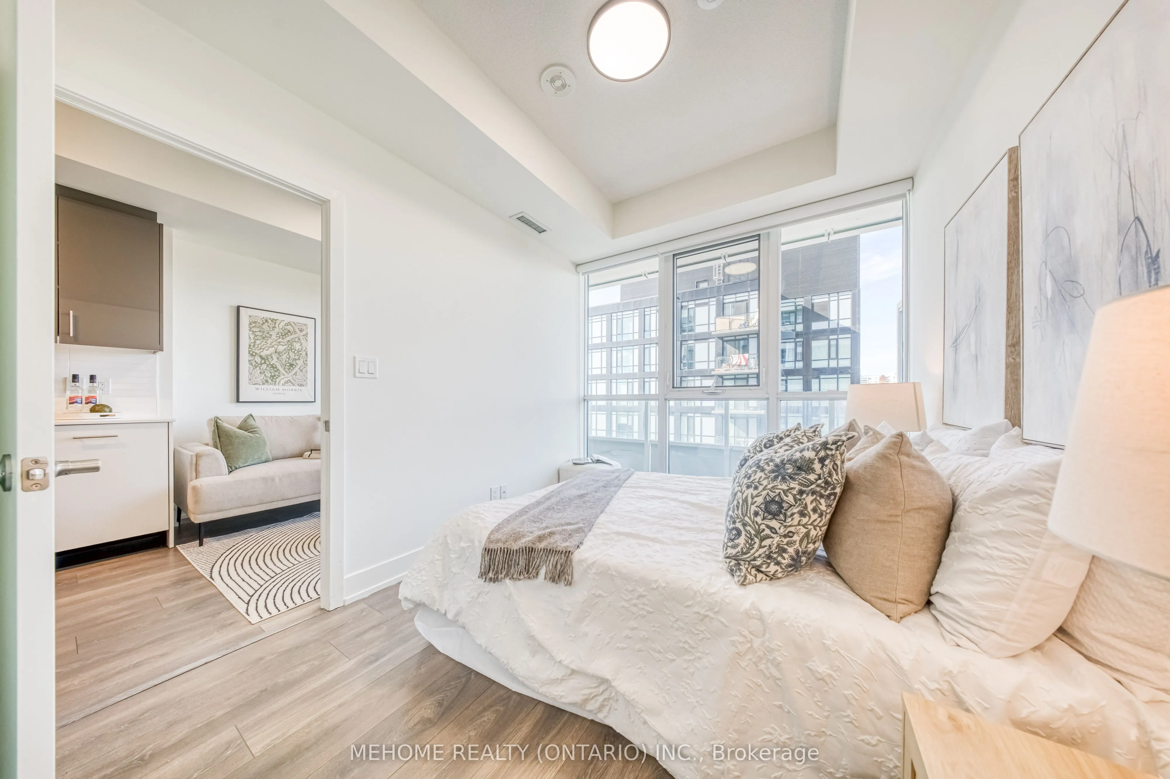 180 Fairview Mall Drive, #905