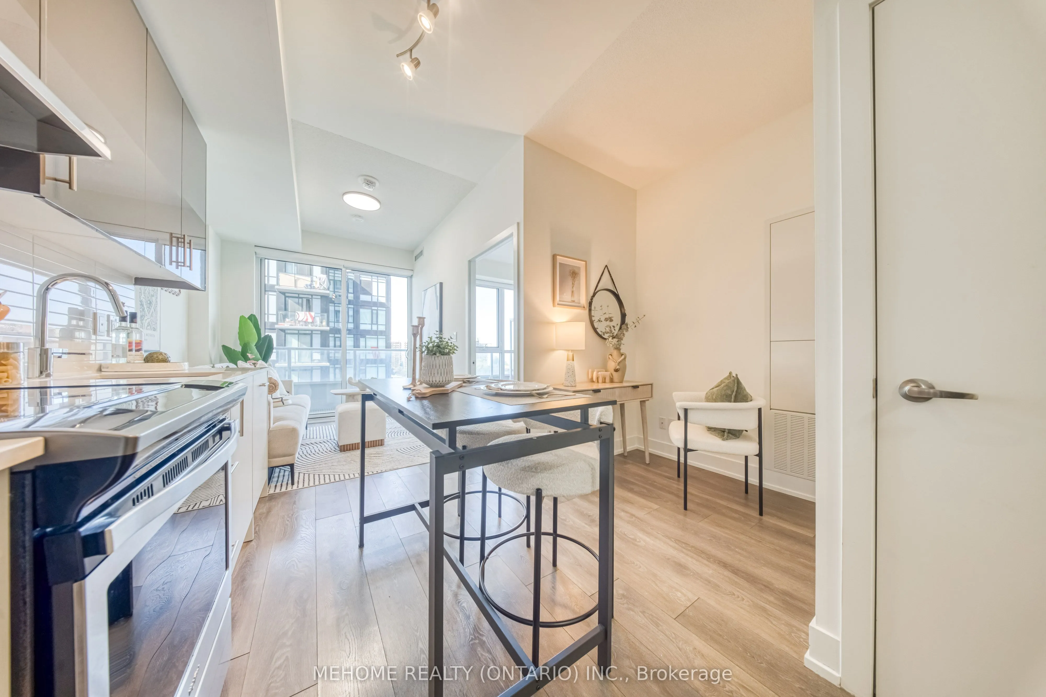 180 Fairview Mall Drive, #905