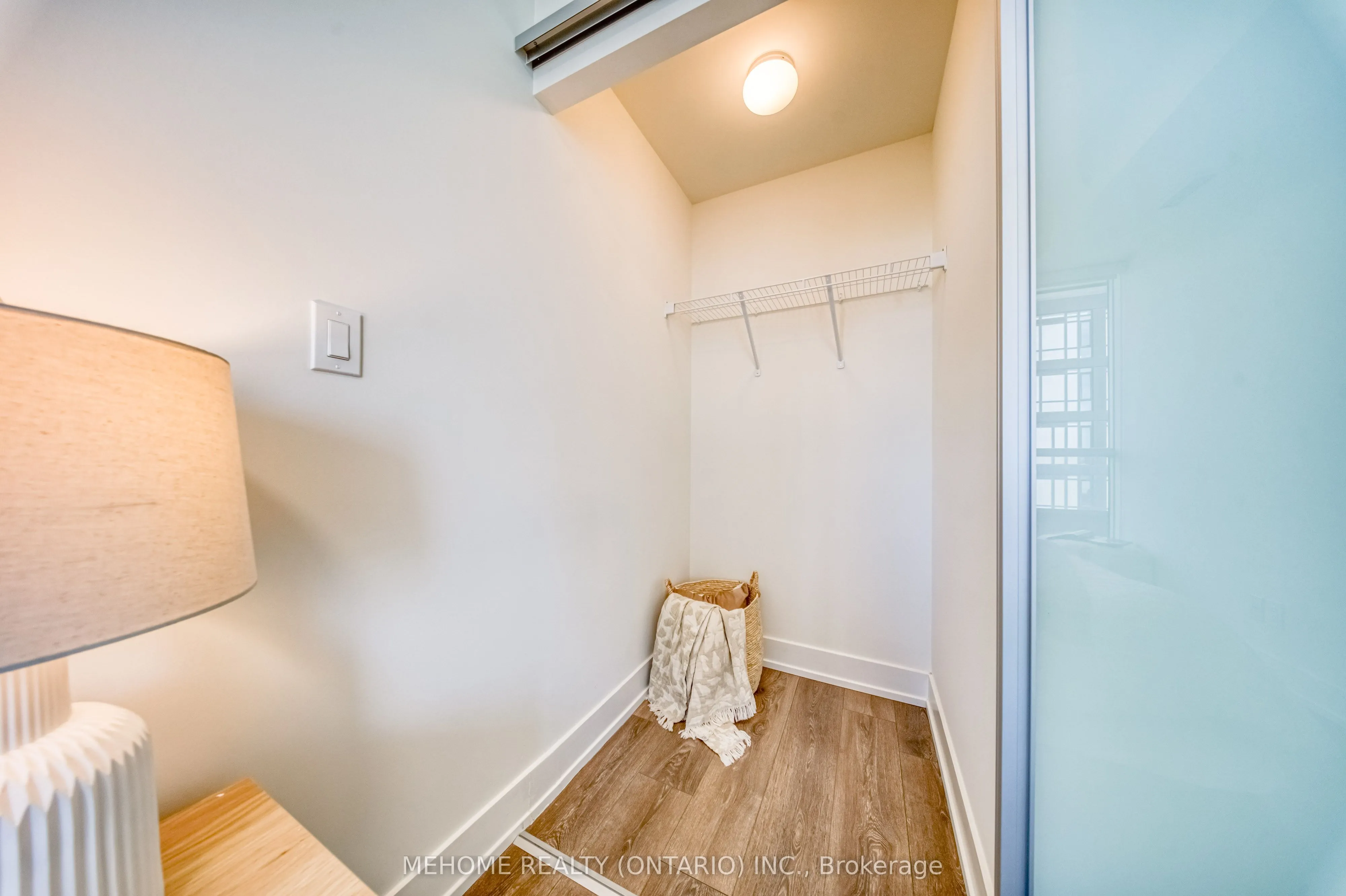 180 Fairview Mall Drive, #905