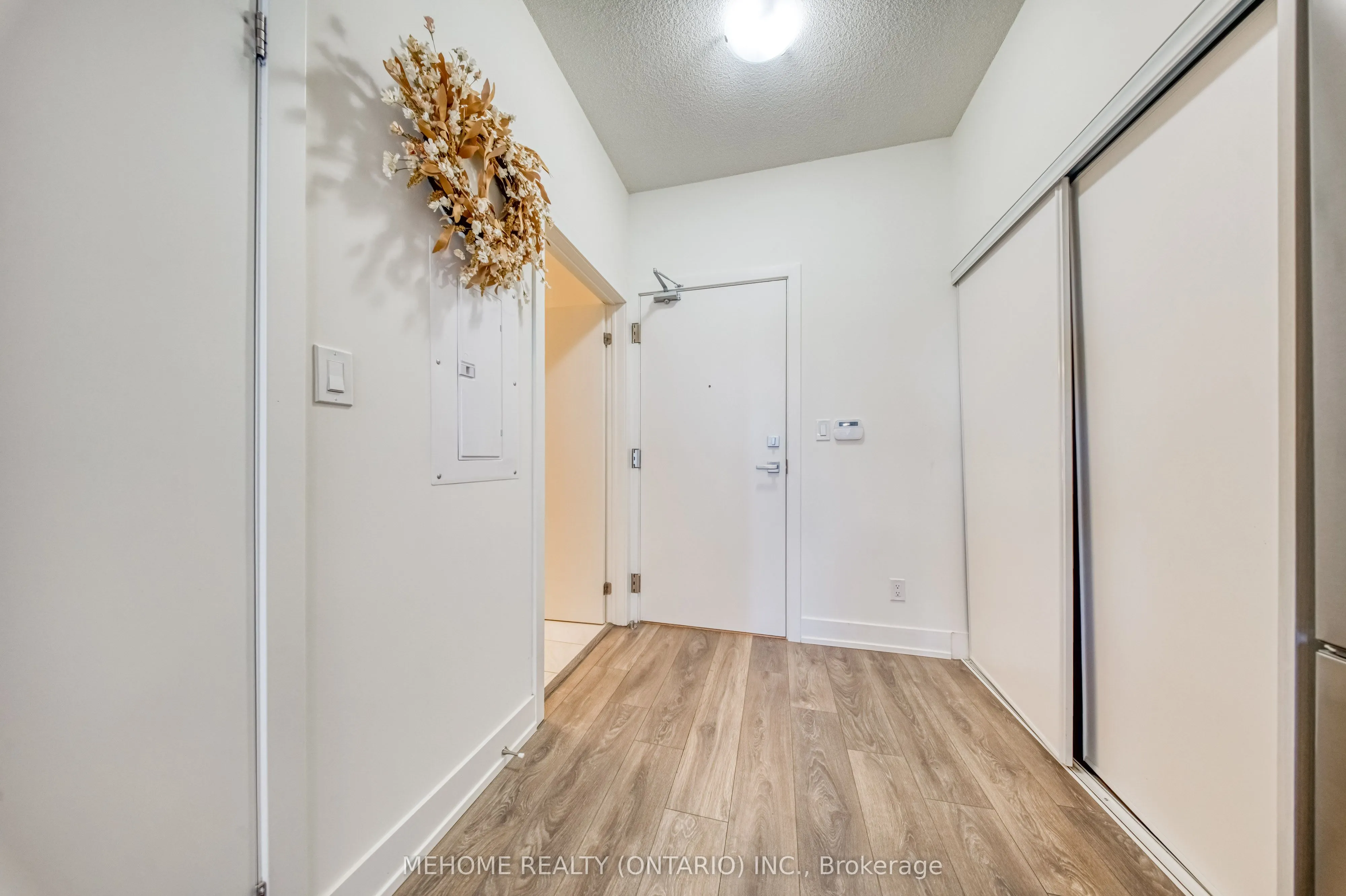 180 Fairview Mall Drive, #905