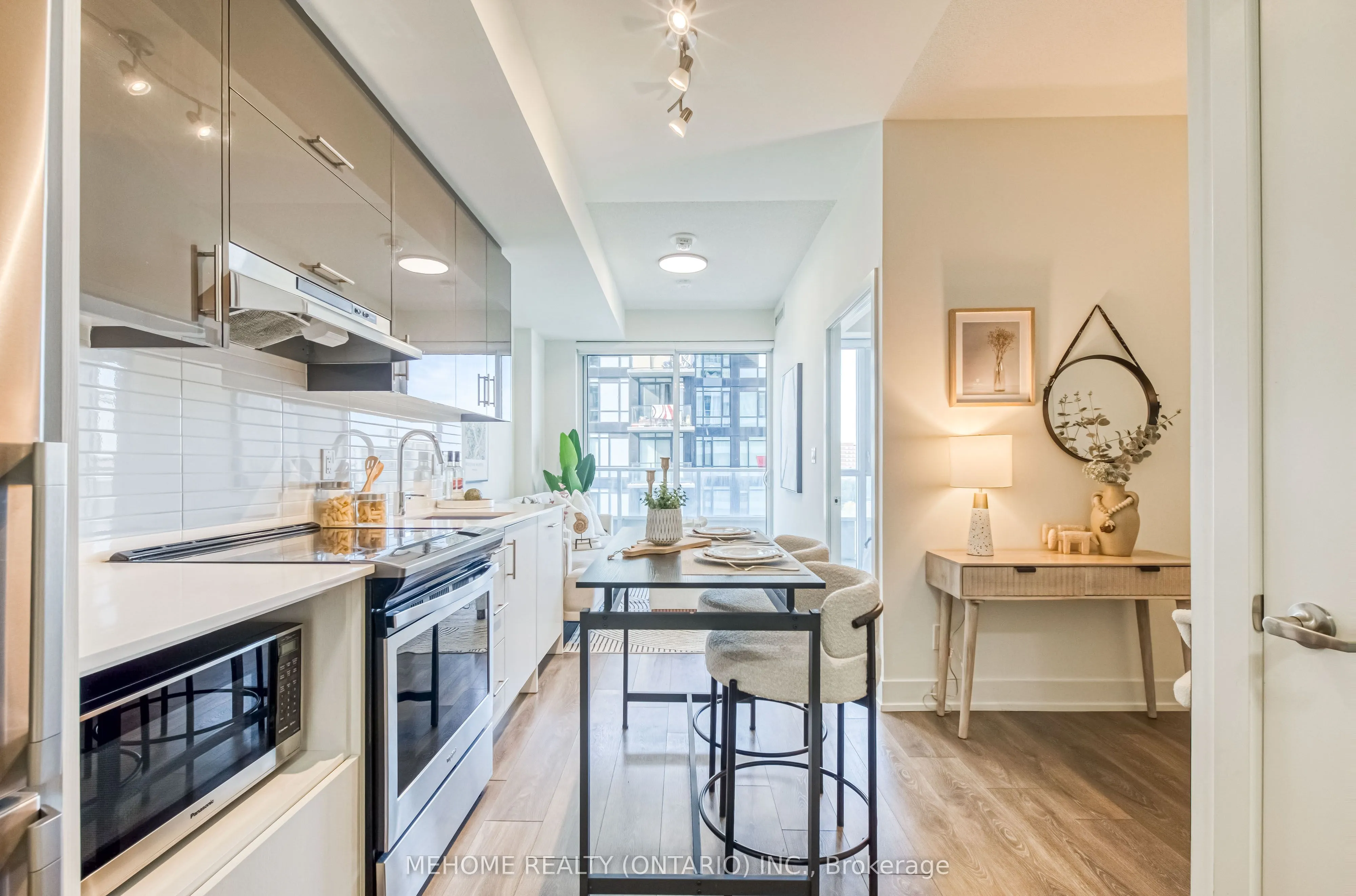 180 Fairview Mall Drive, #905