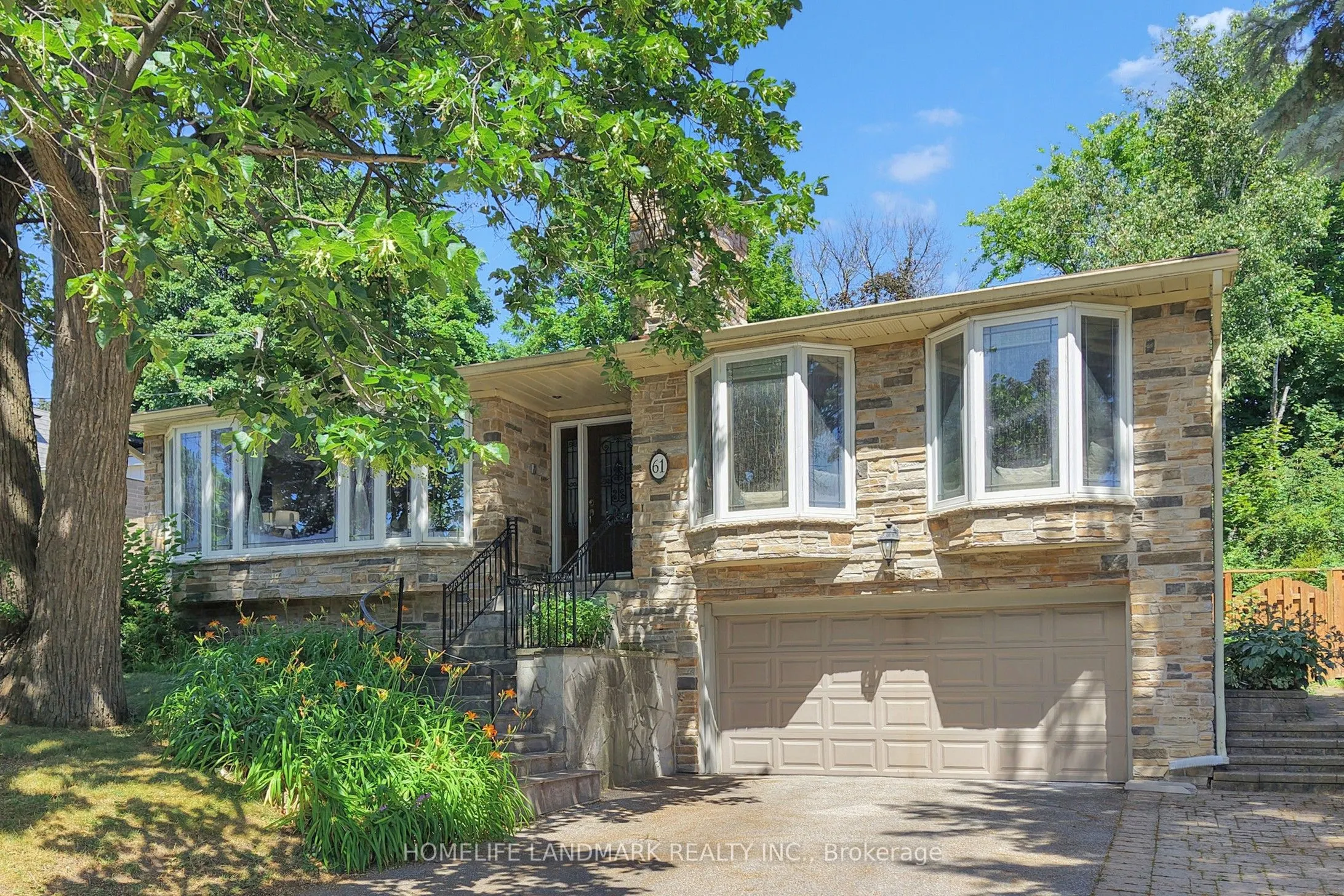 61 Whittaker Crescent