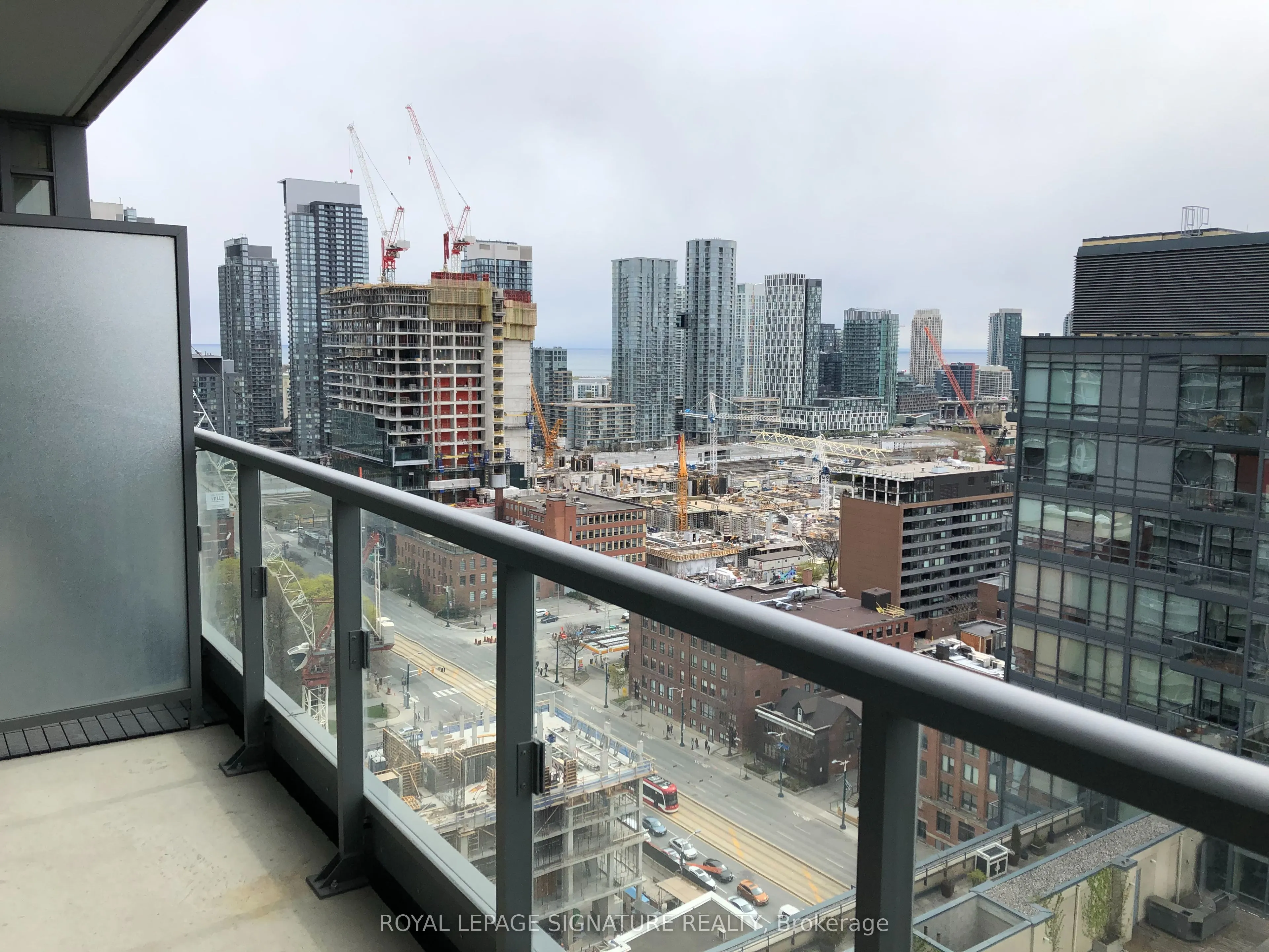 8 Charlotte Street, #2001