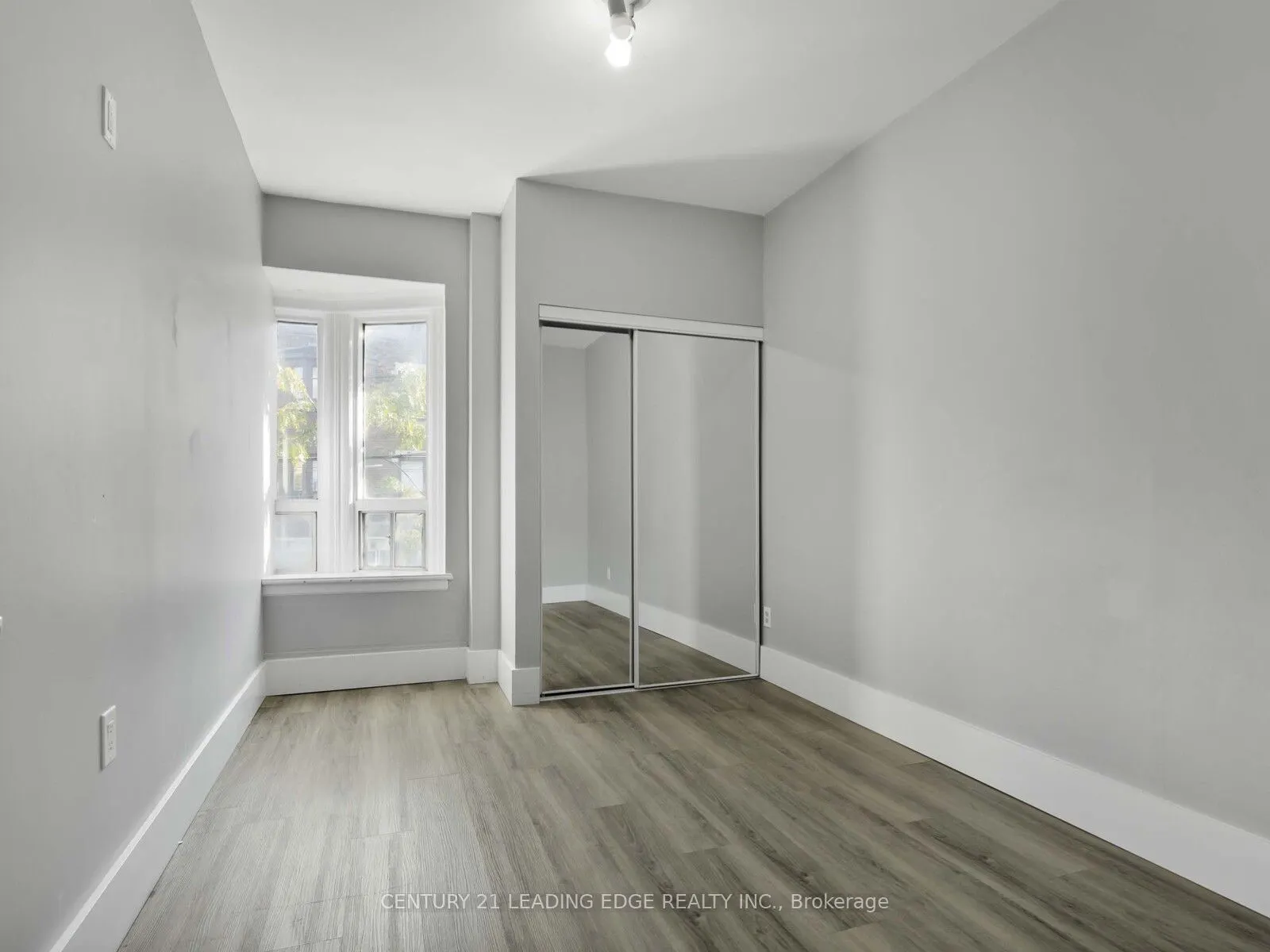 614 COLLEGE Street, #1