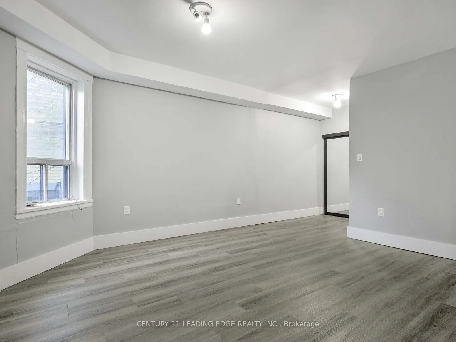 614 COLLEGE Street, #1