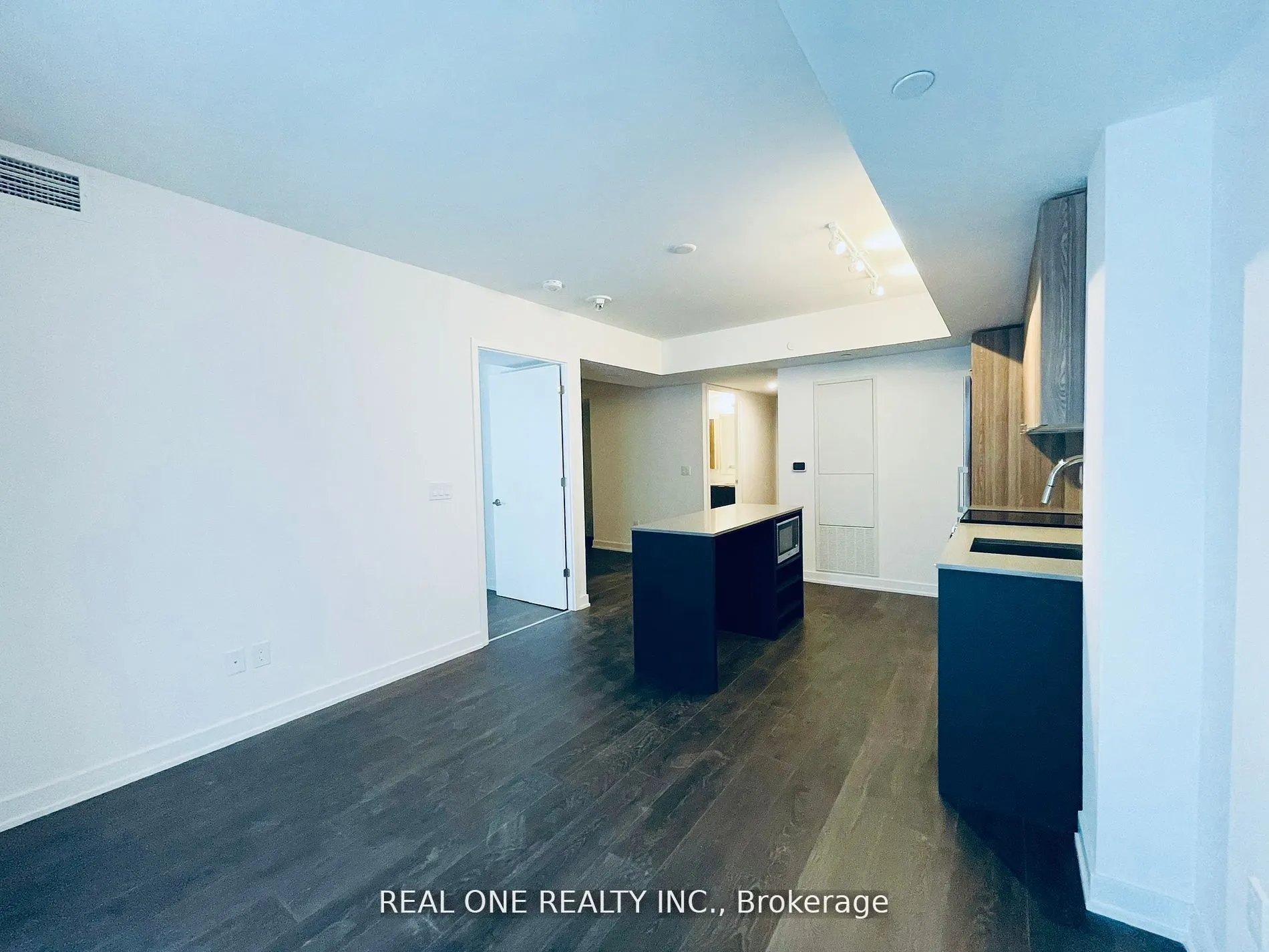 8 Tippett Road, #423