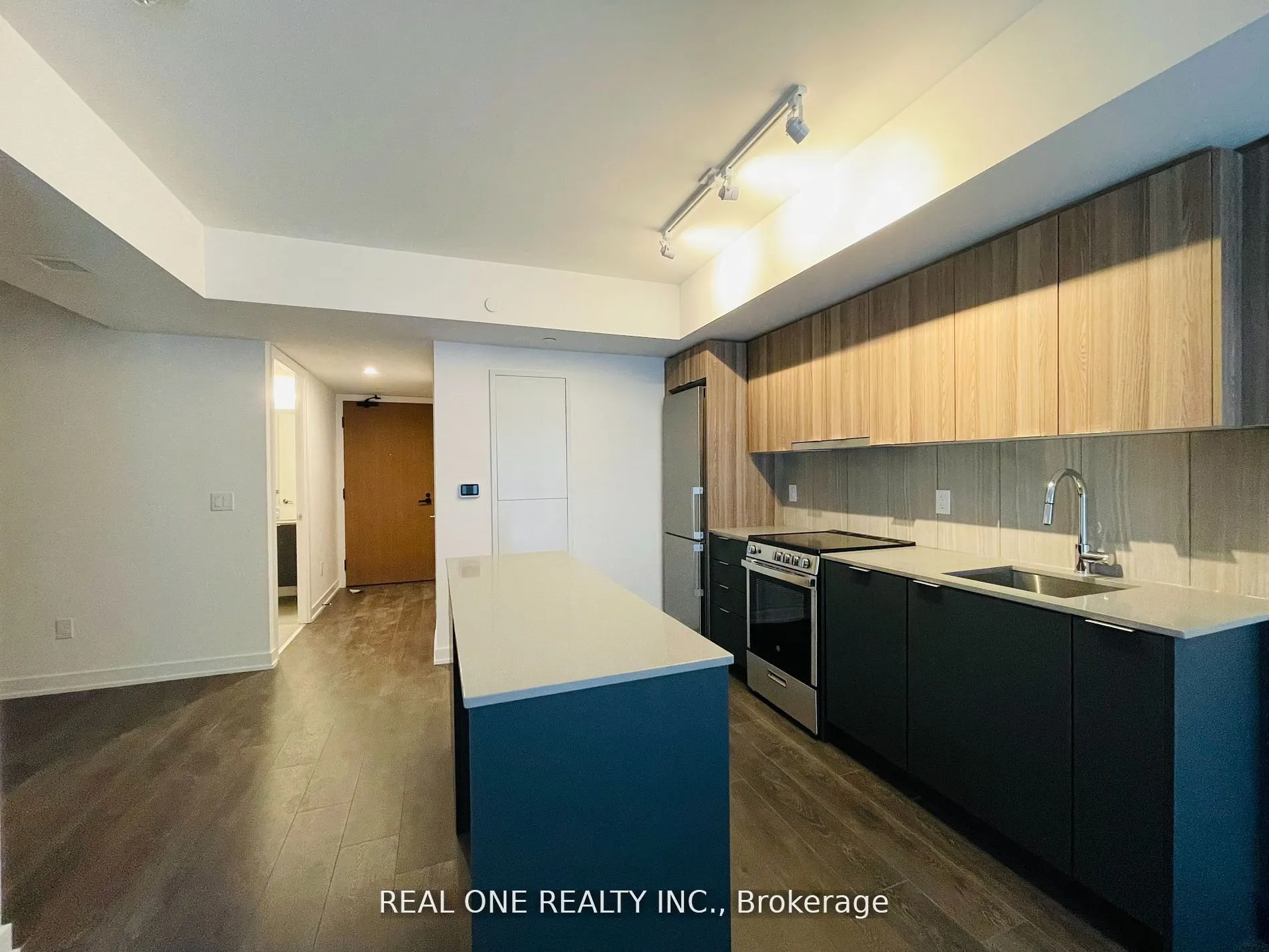 8 Tippett Road, #423
