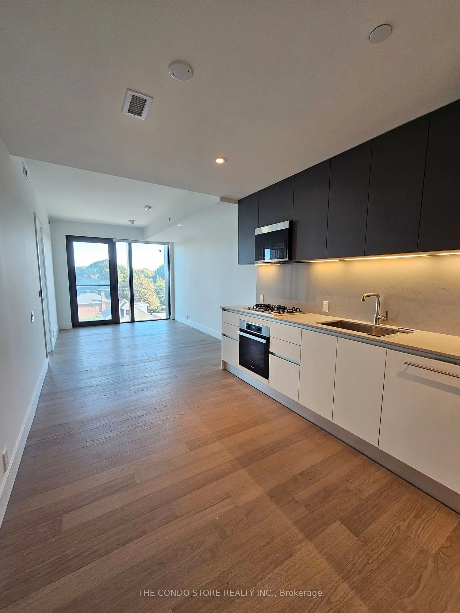 1414 Bayview Avenue, #402