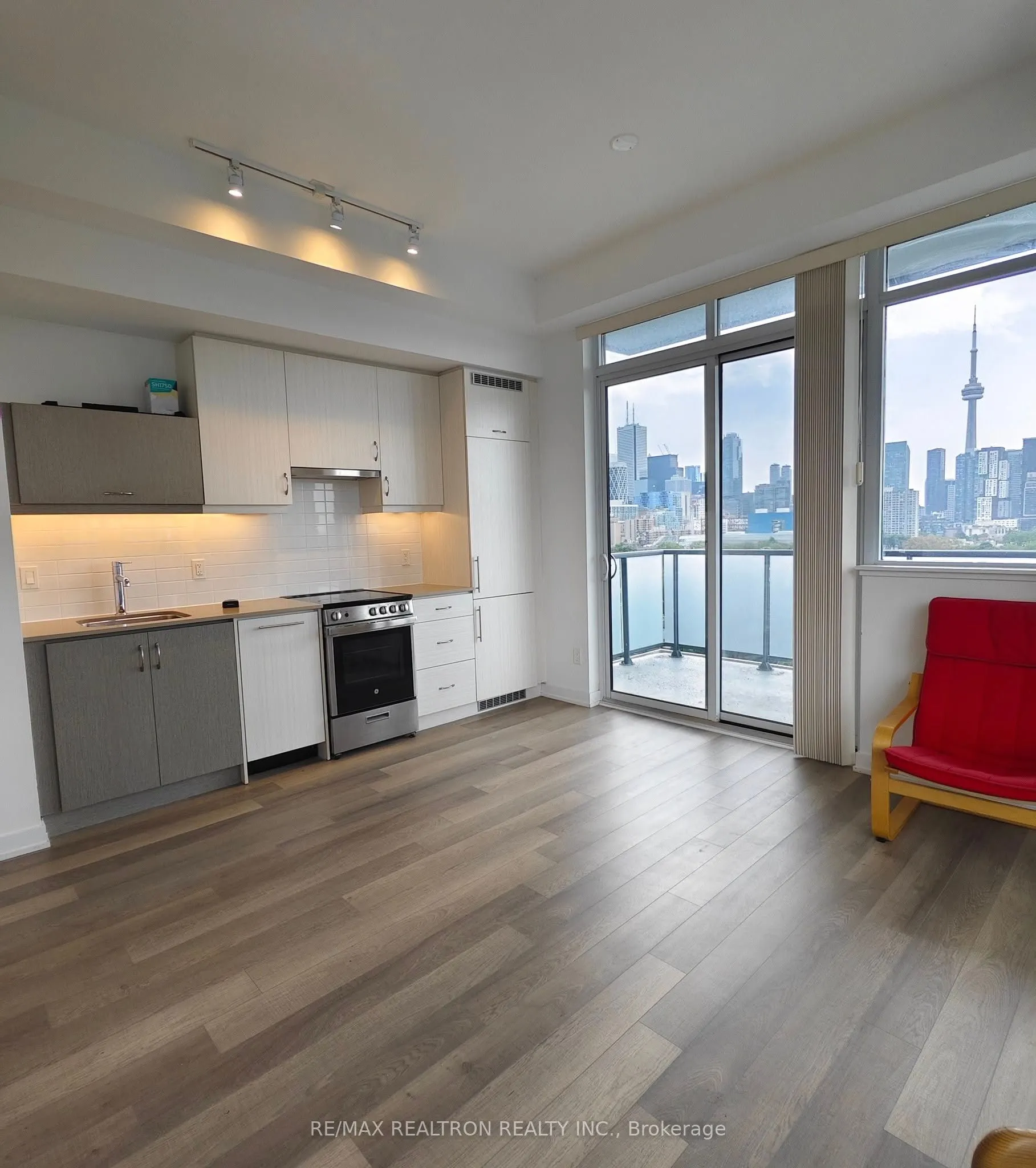 181 Huron Street, #903