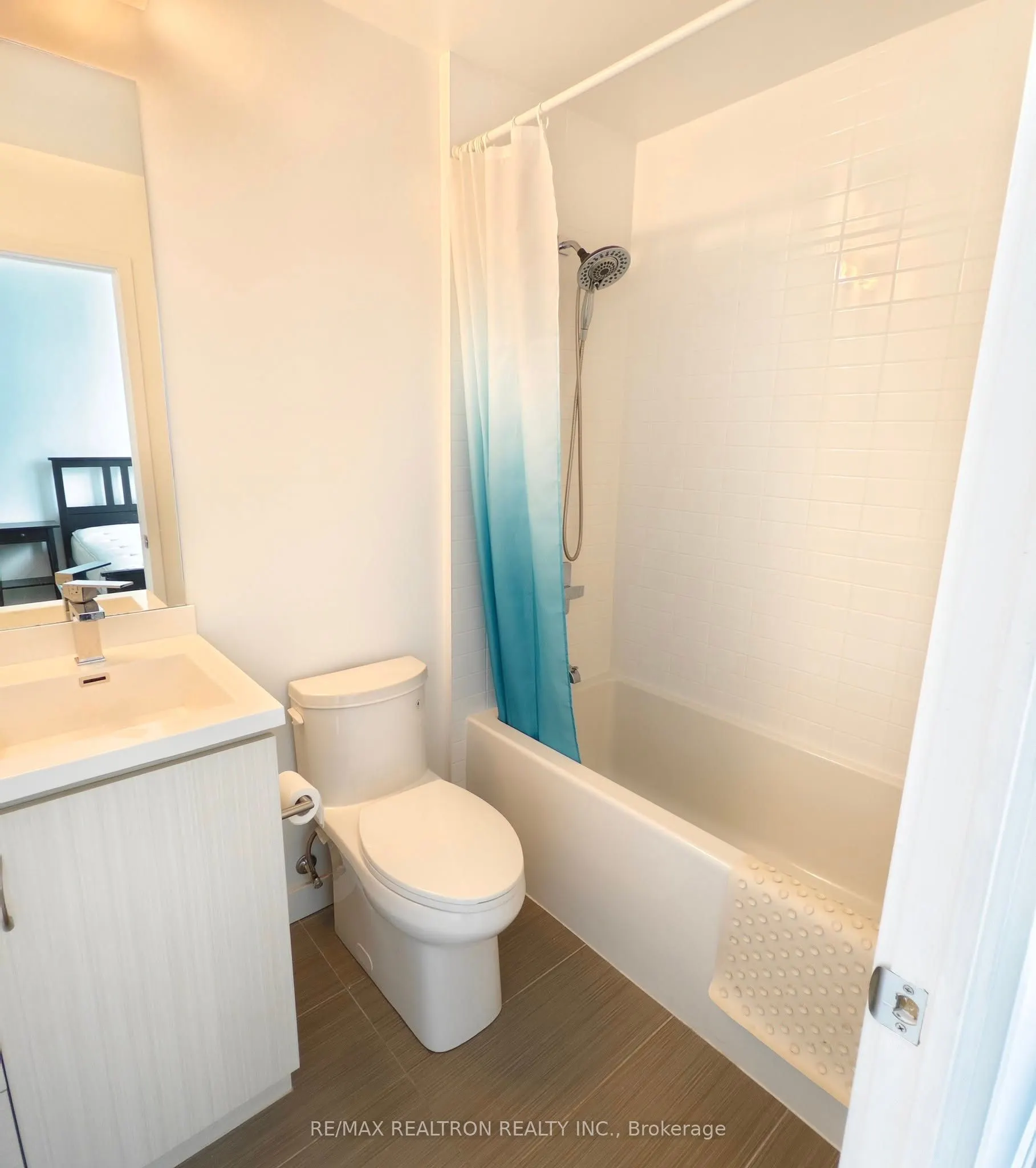 181 Huron Street, #903
