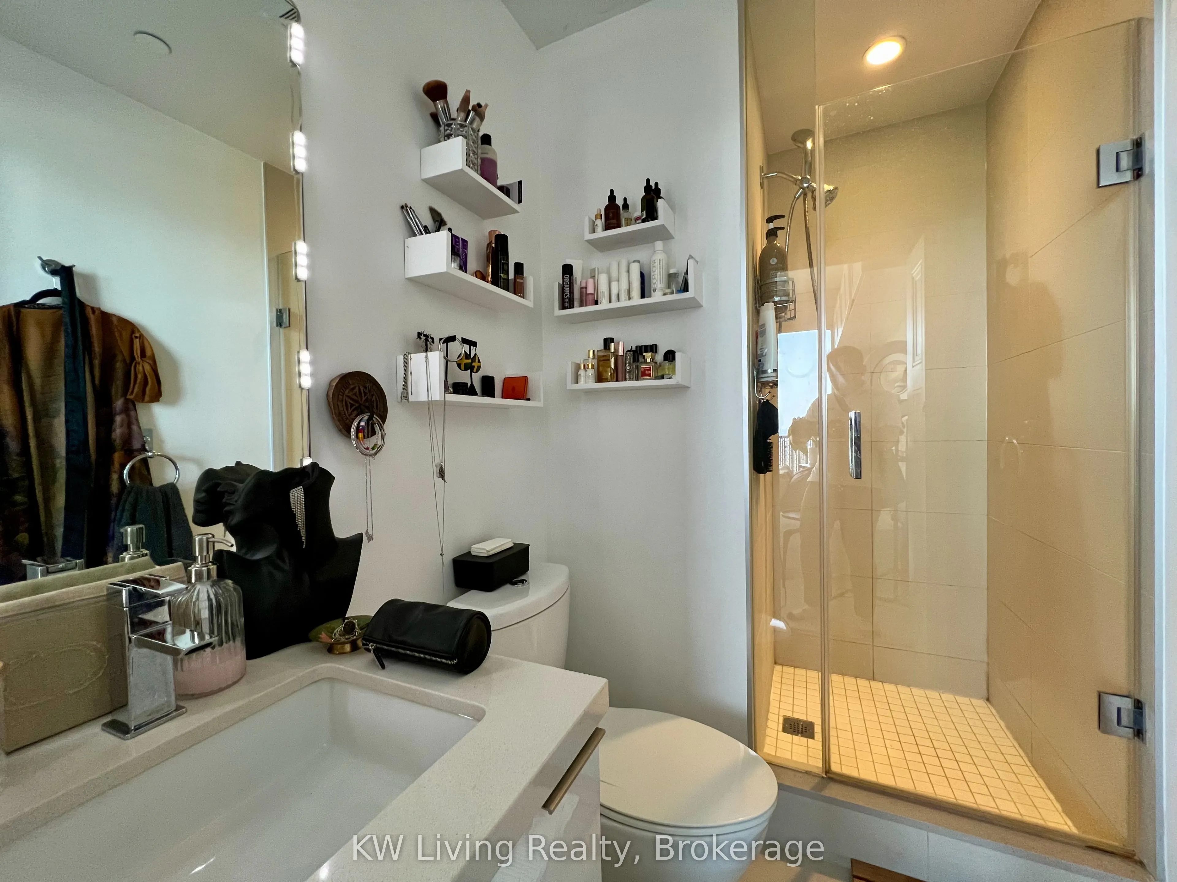 8 Eglinton Avenue E, #5608