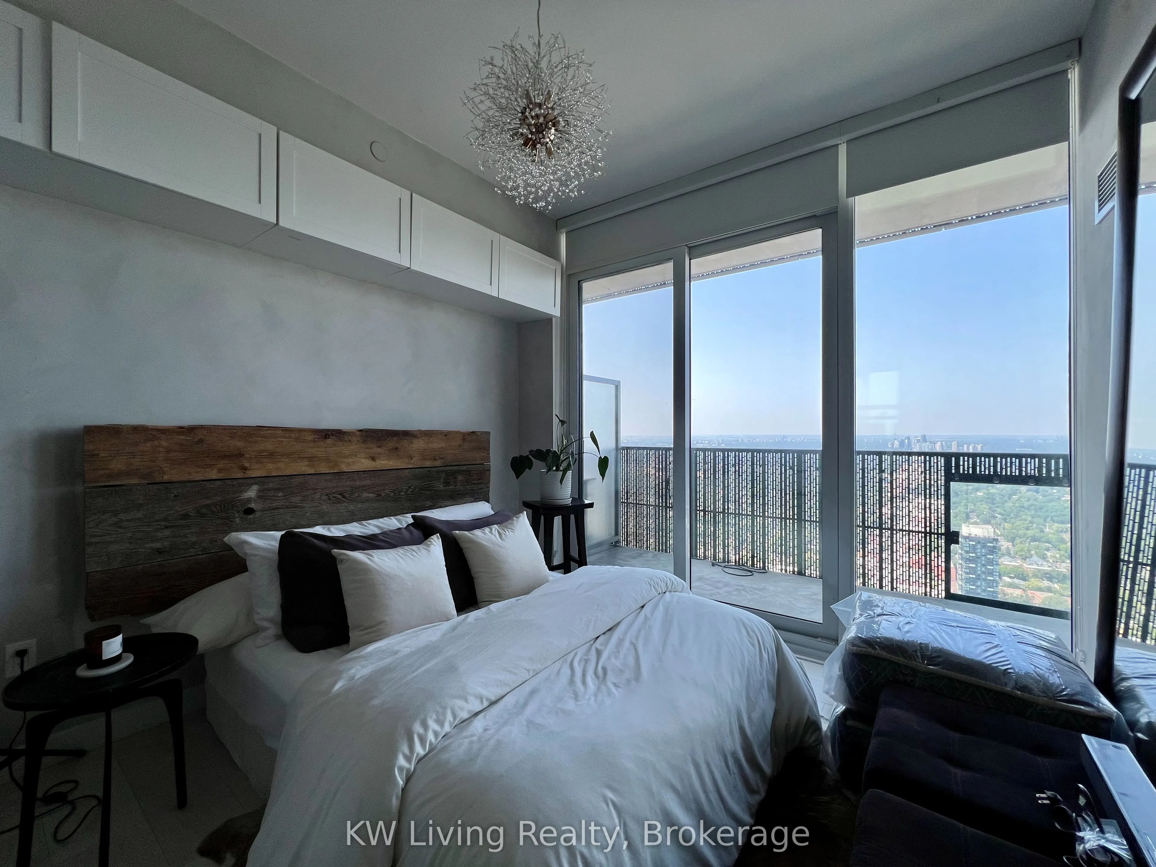8 Eglinton Avenue E, #5608
