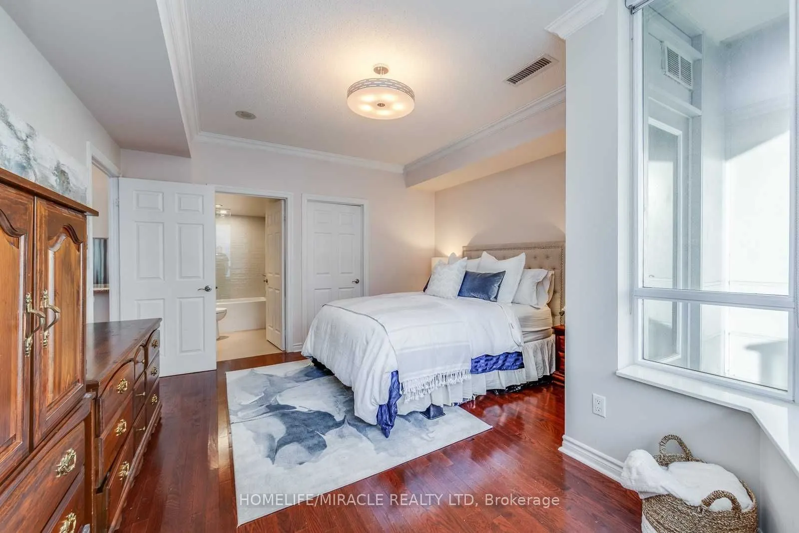 270 Wellington Street, #07
