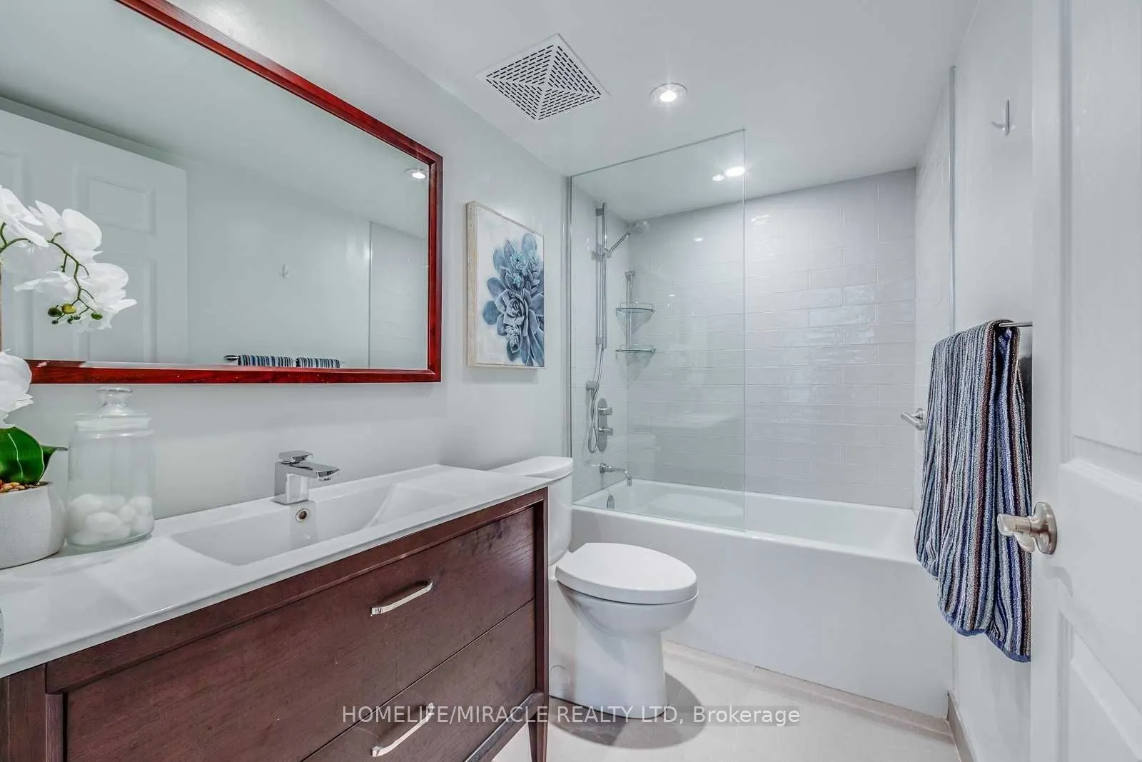 270 Wellington Street, #07