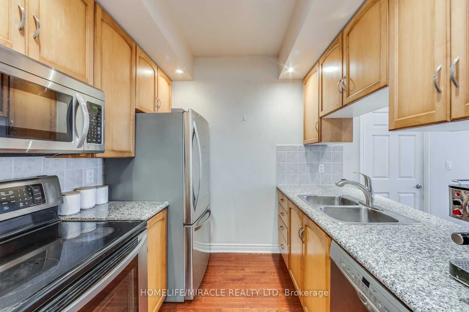 270 Wellington Street, #07